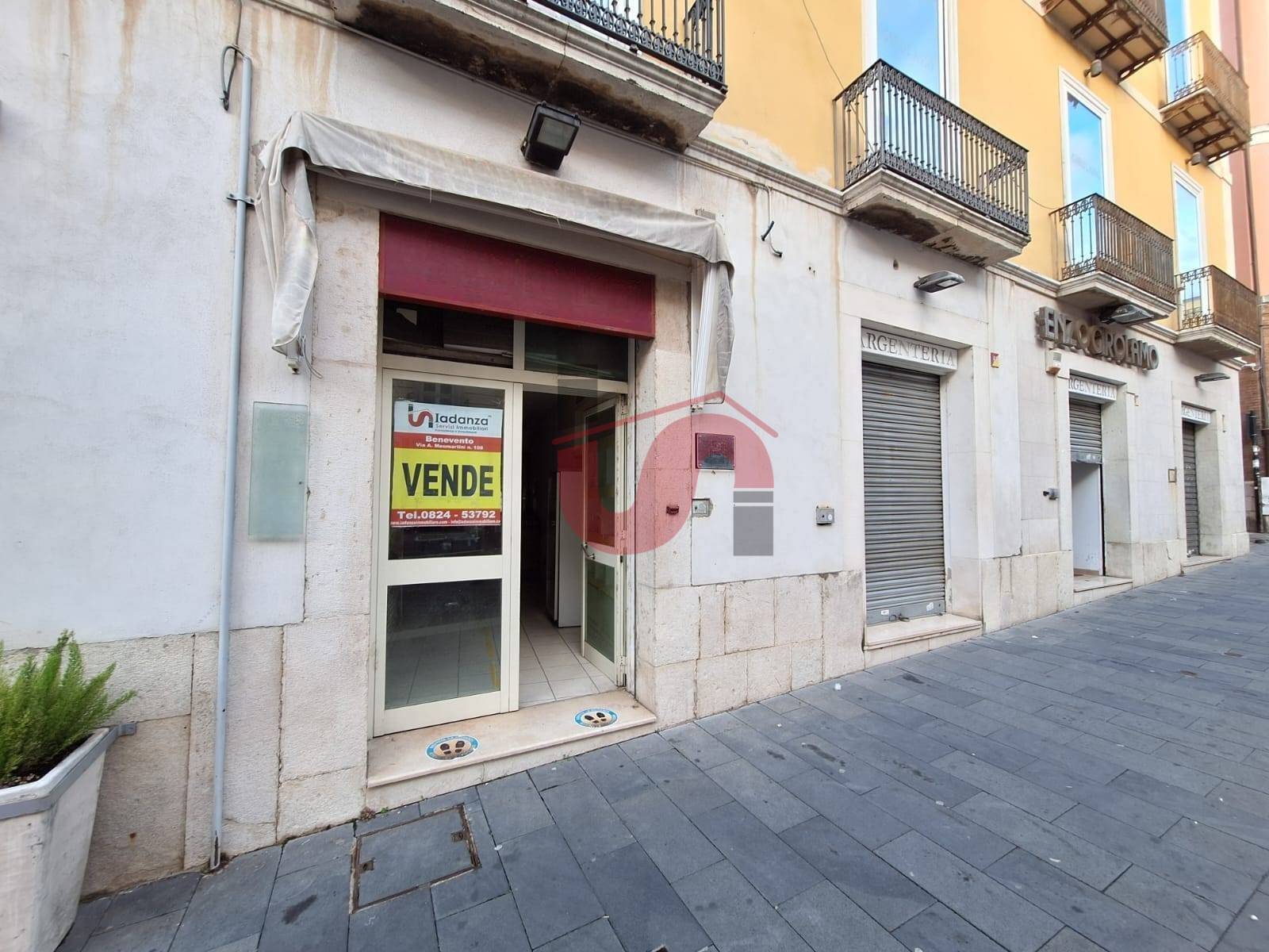Locale commerciale in vendita a Benevento, CENTRO STORICO