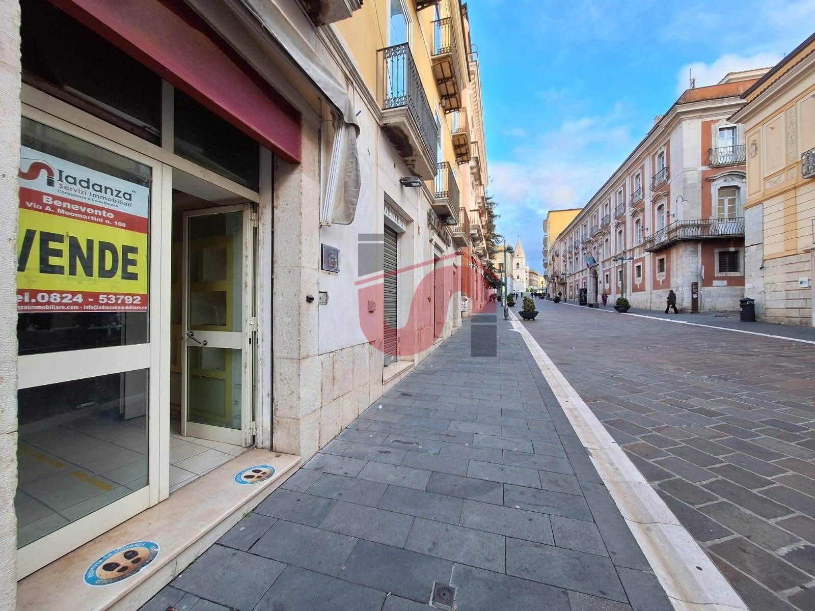 Locale commerciale in vendita a Benevento, CENTRO STORICO