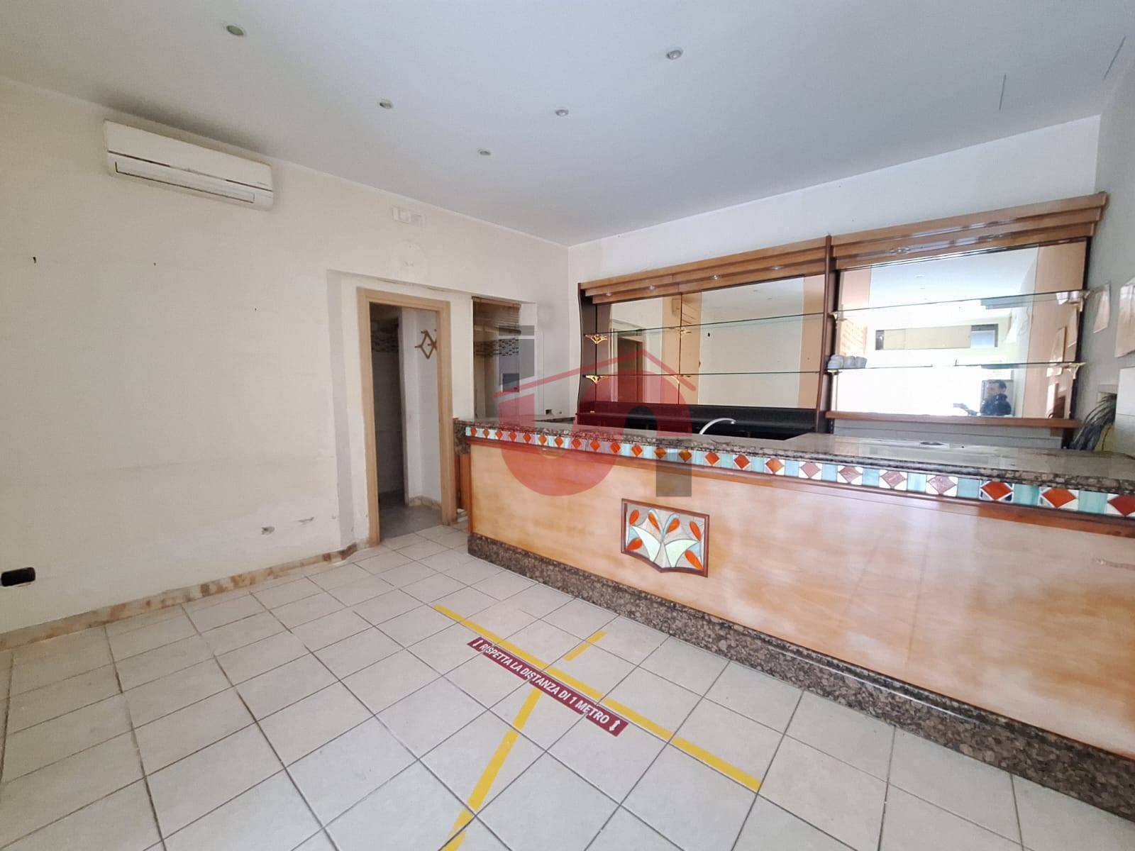 Locale commerciale in vendita a Benevento, CENTRO STORICO