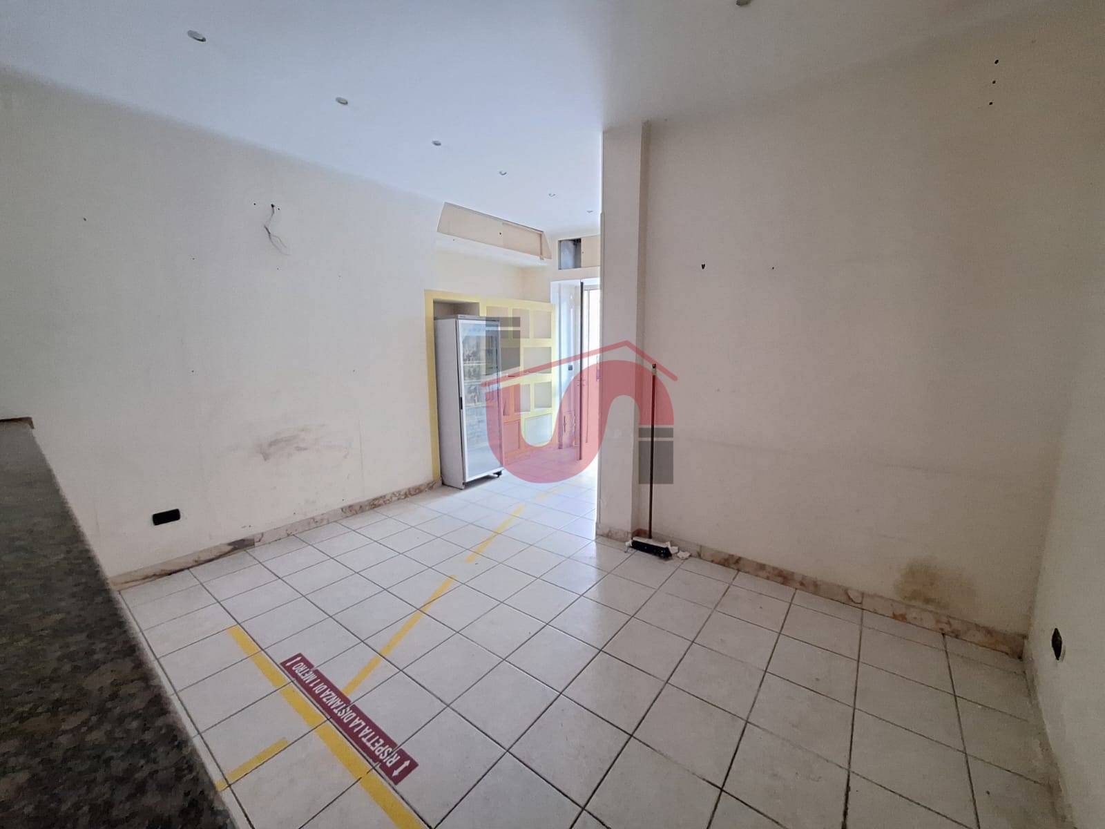 Locale commerciale in vendita a Benevento, CENTRO STORICO