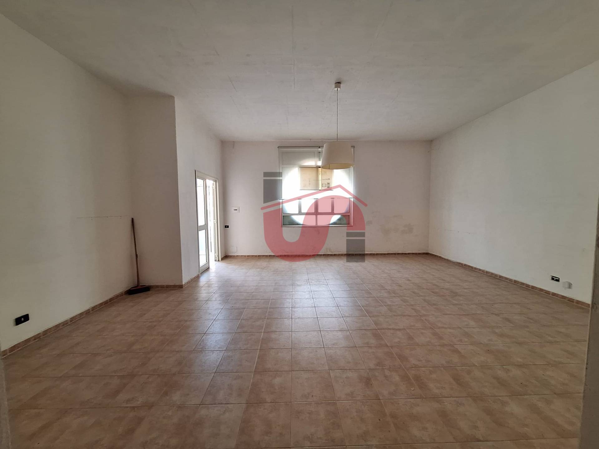 Locale commerciale in vendita a Benevento, Centro