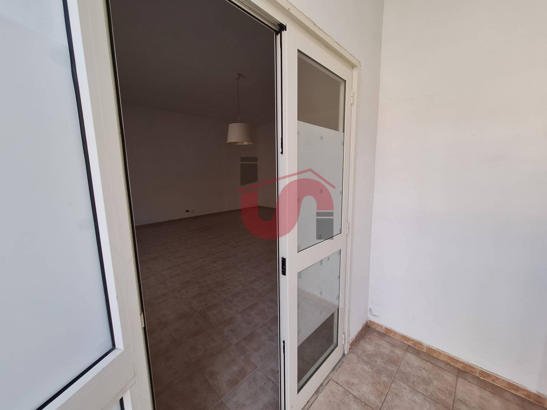 Locale commerciale in vendita a Benevento, Centro