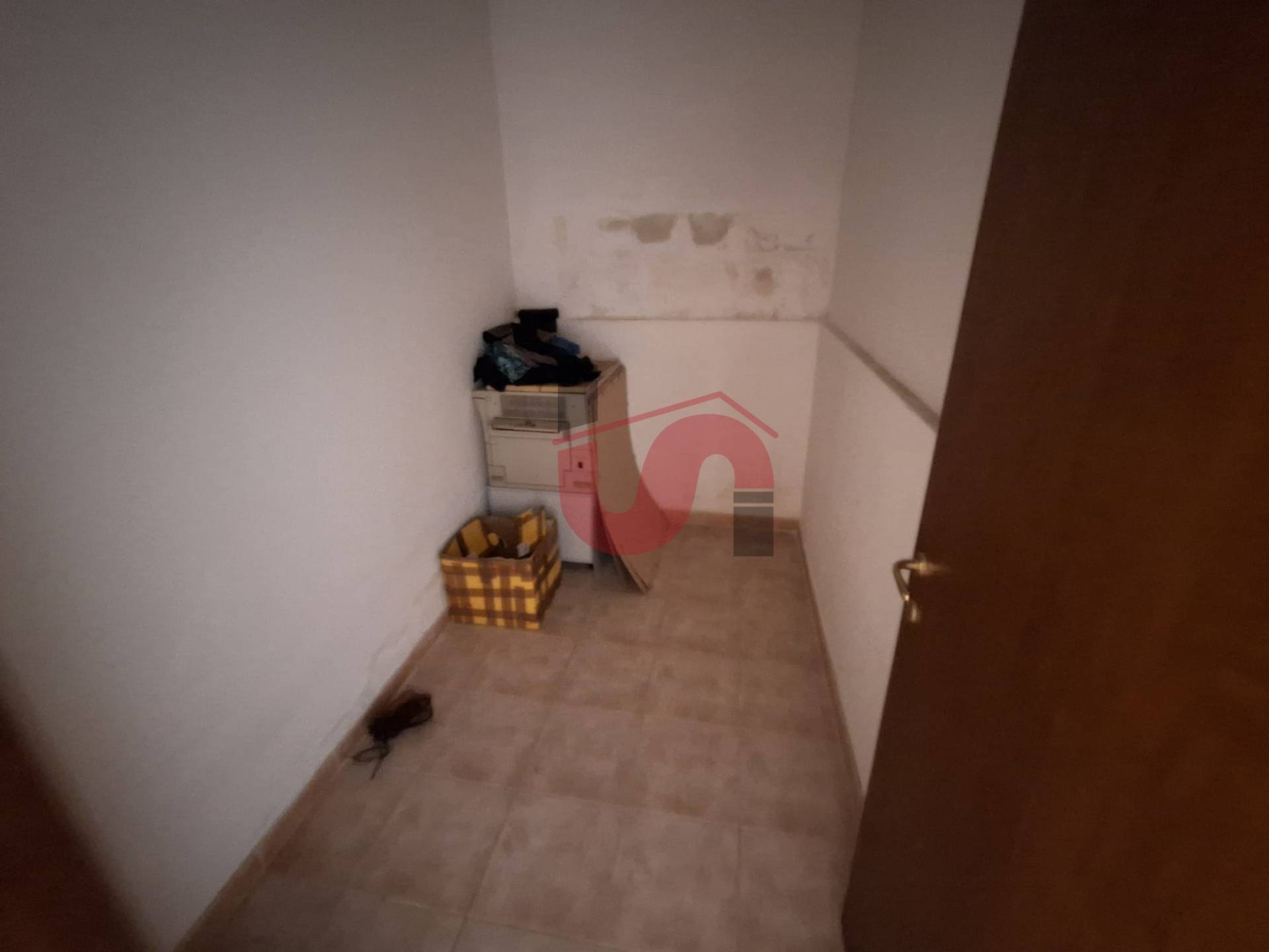 Locale commerciale in vendita a Benevento, Centro