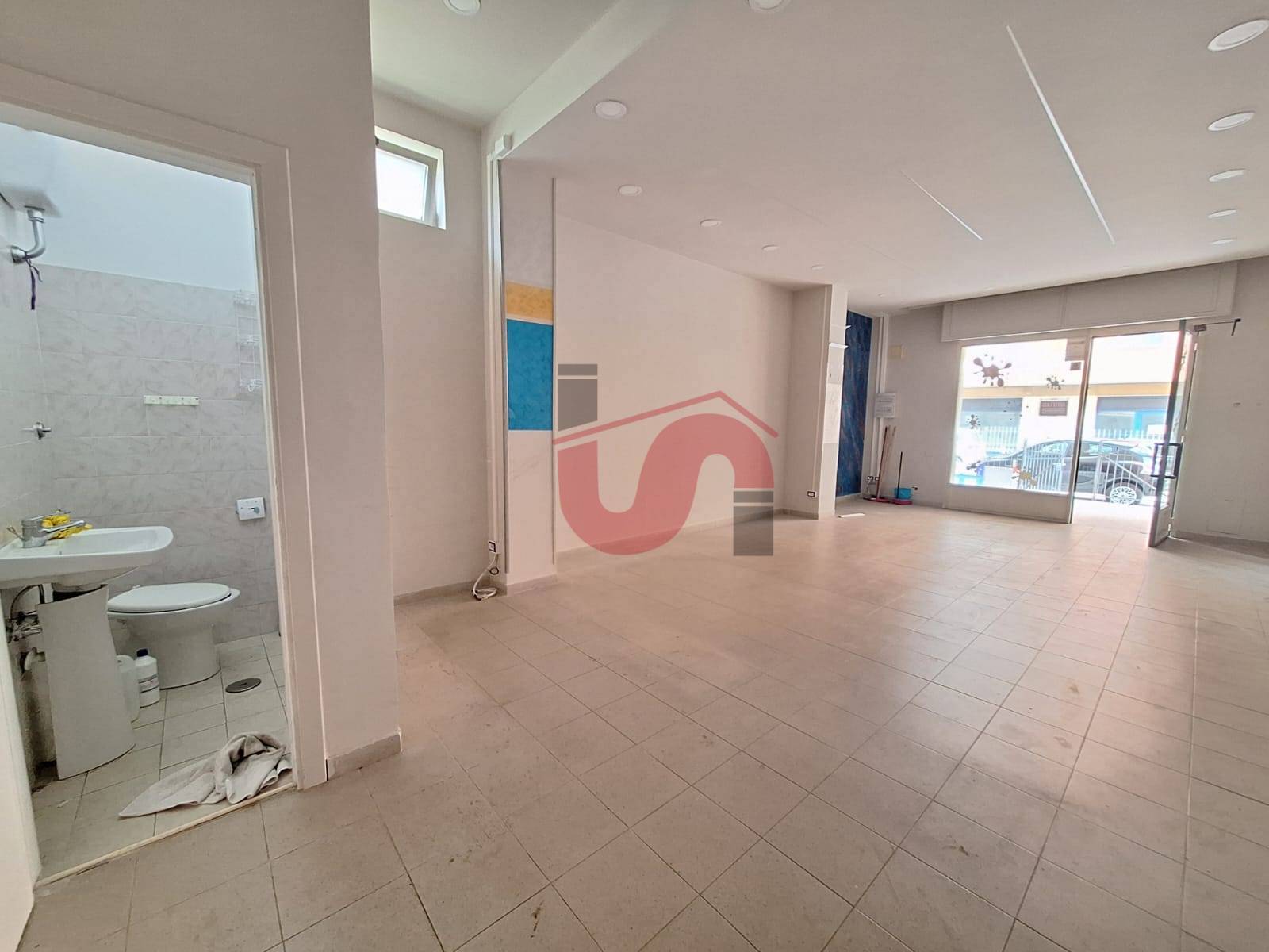 NEGOZIO in affitto a Benevento, Mellusi/Atlantici