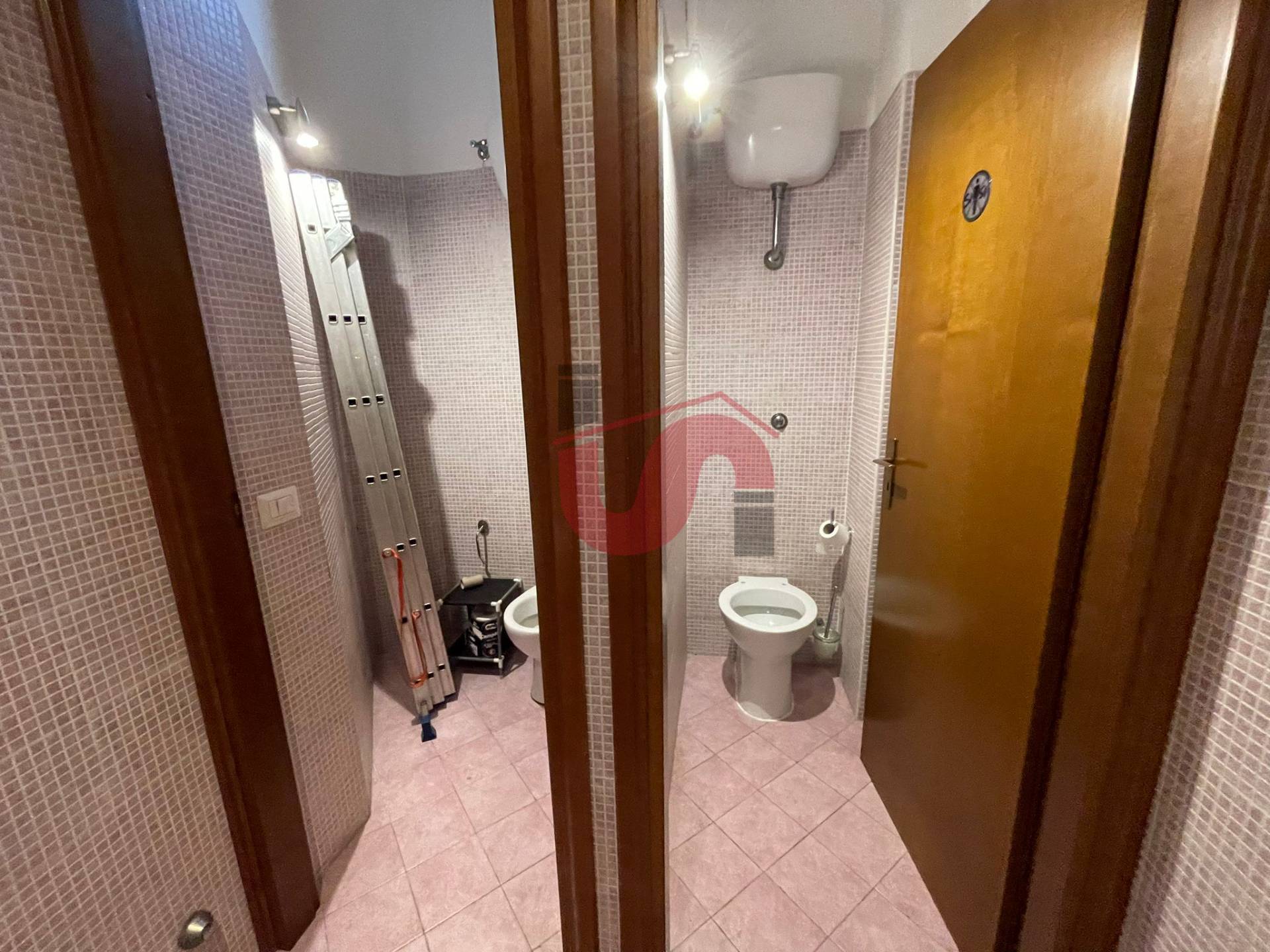 Locale commerciale in vendita a Benevento, Ferrovia