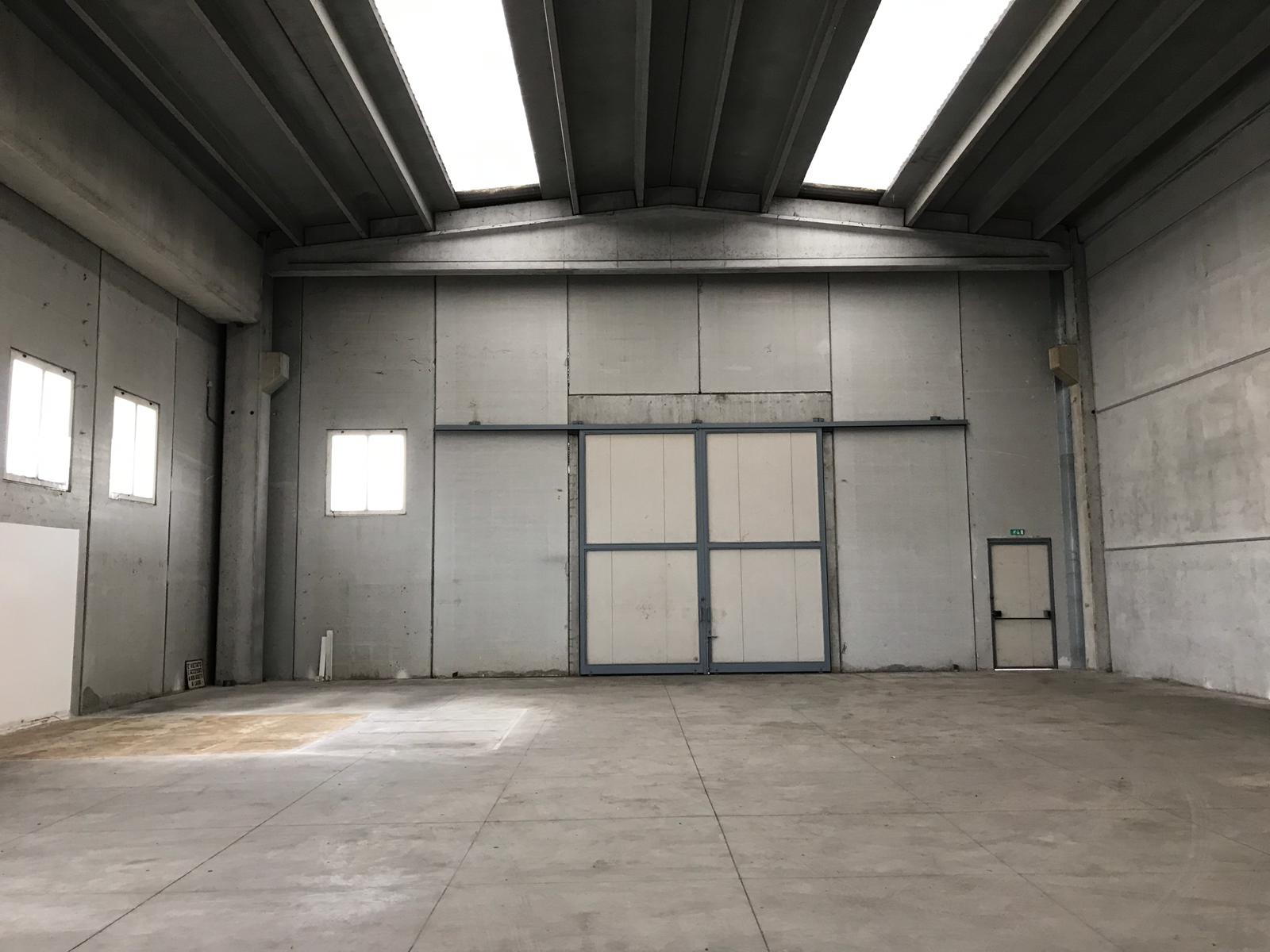 CAPANNONE INDUSTRIALE in vendita a Benevento, CONTRADE