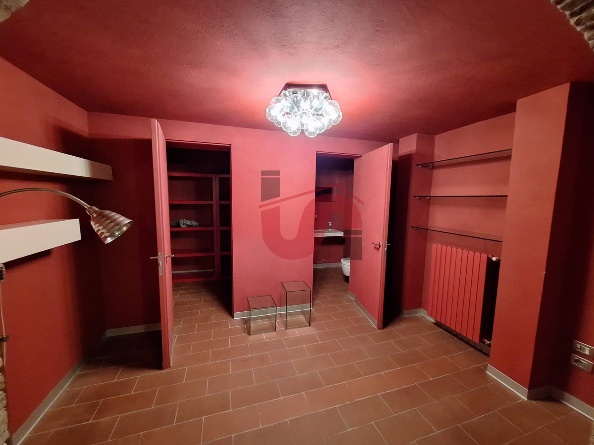 Locale commerciale in affitto a Benevento, CENTRO STORICO