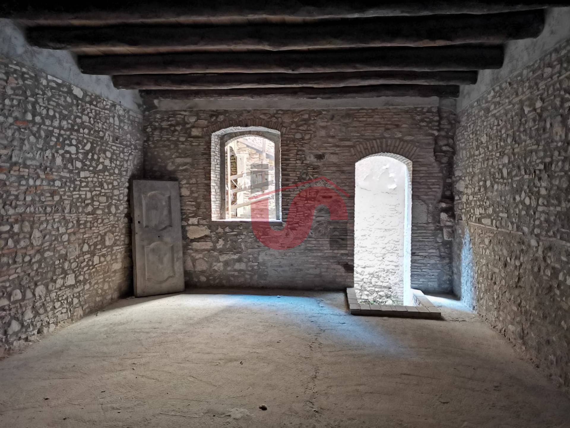 NEGOZIO in affitto a Benevento, CENTRO STORICO