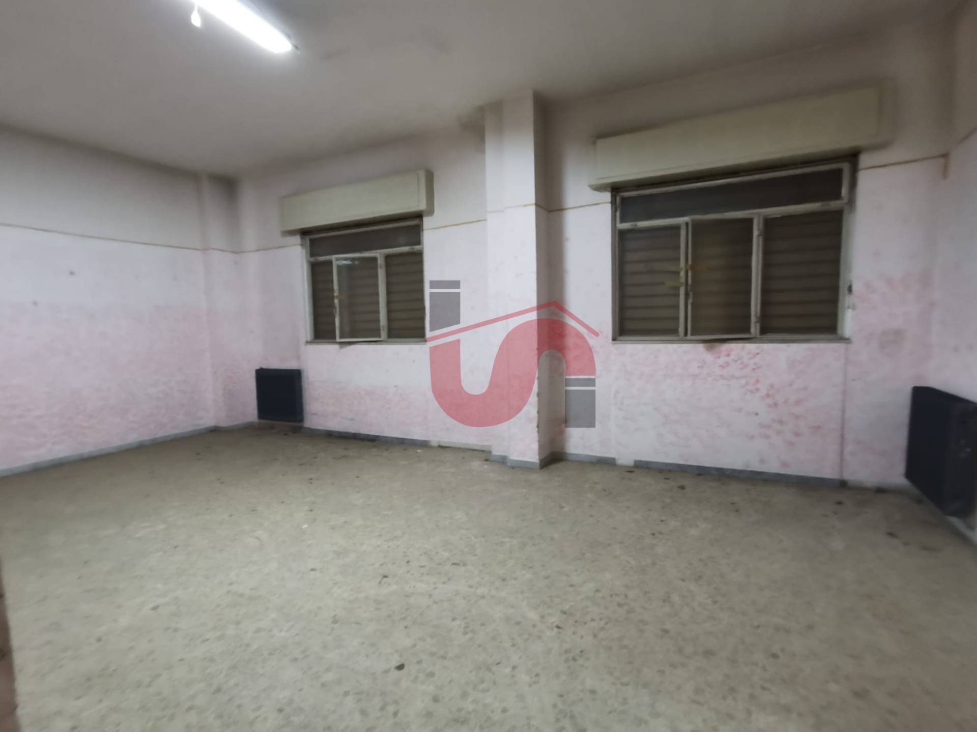 Locale commerciale in vendita a Benevento, Mellusi