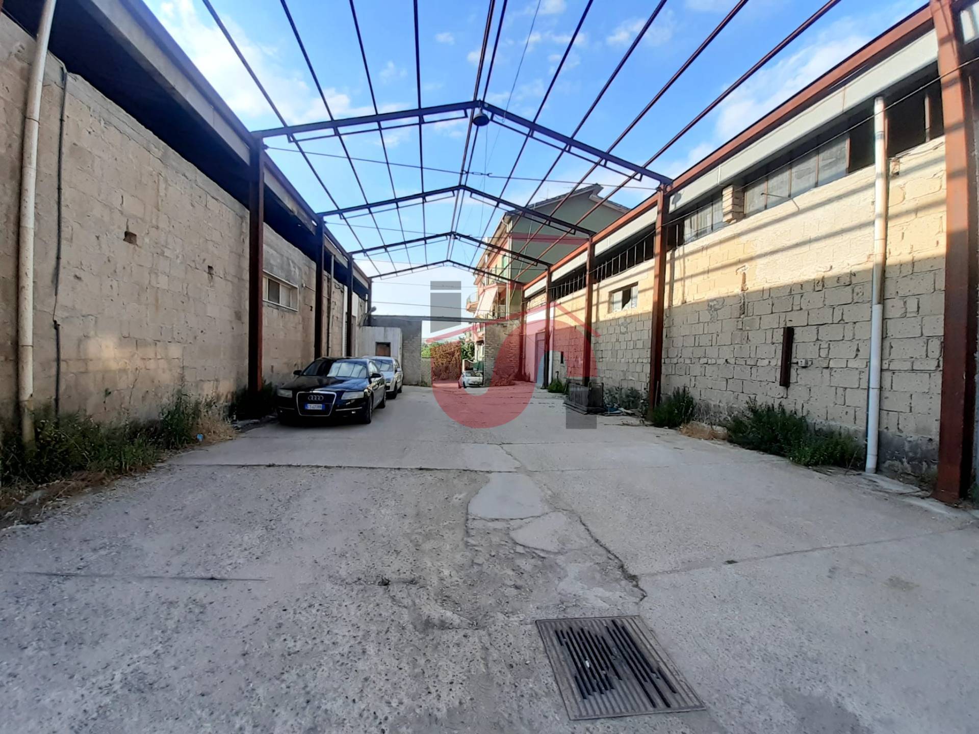 CAPANNONE INDUSTRIALE in vendita a Benevento, CONTRADE