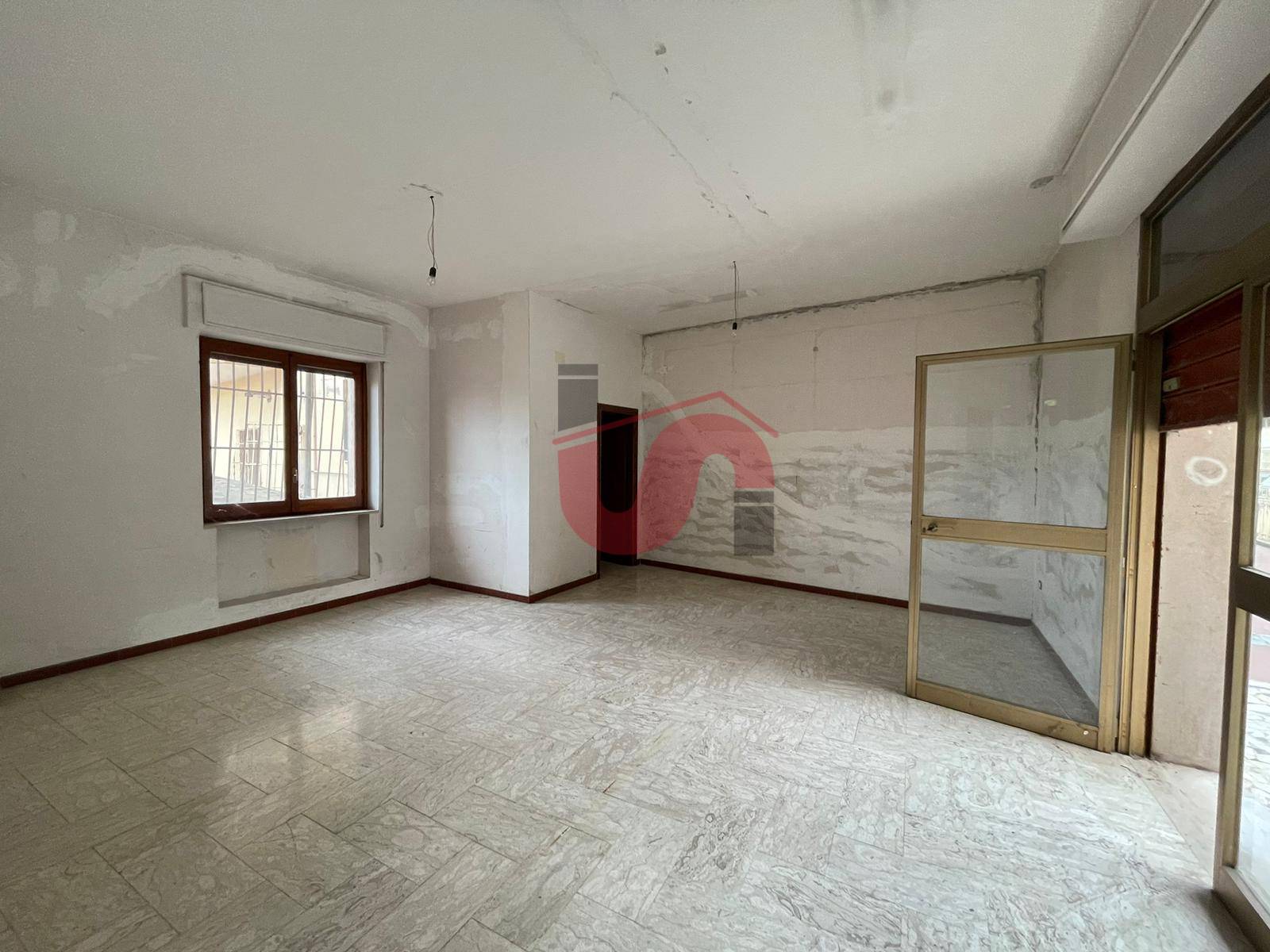 Locale commerciale in vendita a Benevento, Centro