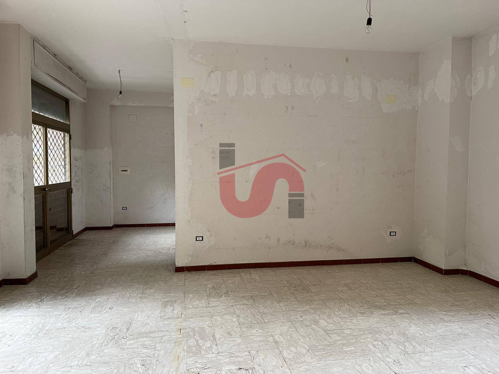 Locale commerciale in vendita a Benevento, Centro