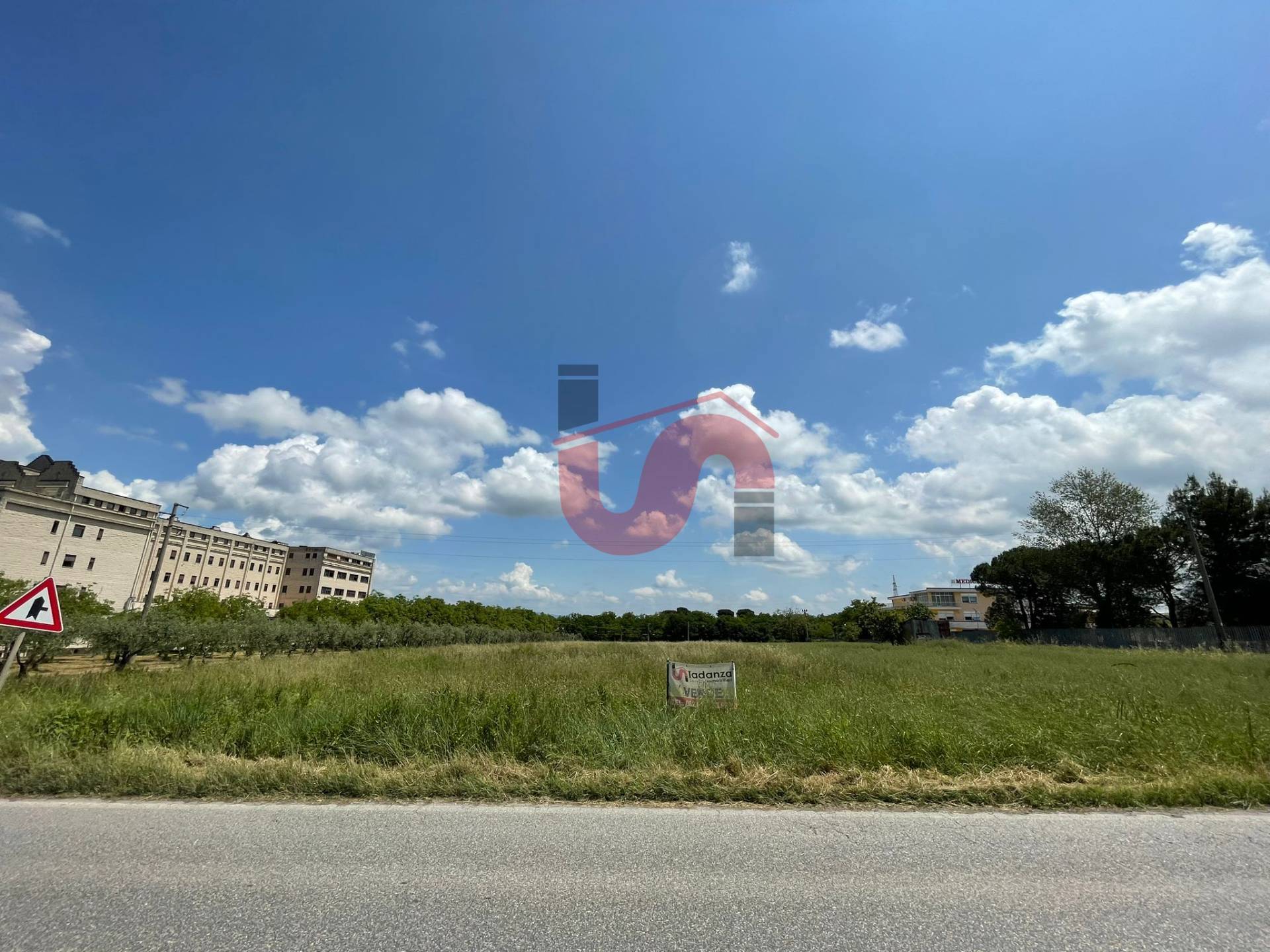 TERRENO INDUSTRIALE/COMMERCIALE in vendita a Benevento, CONTRADE