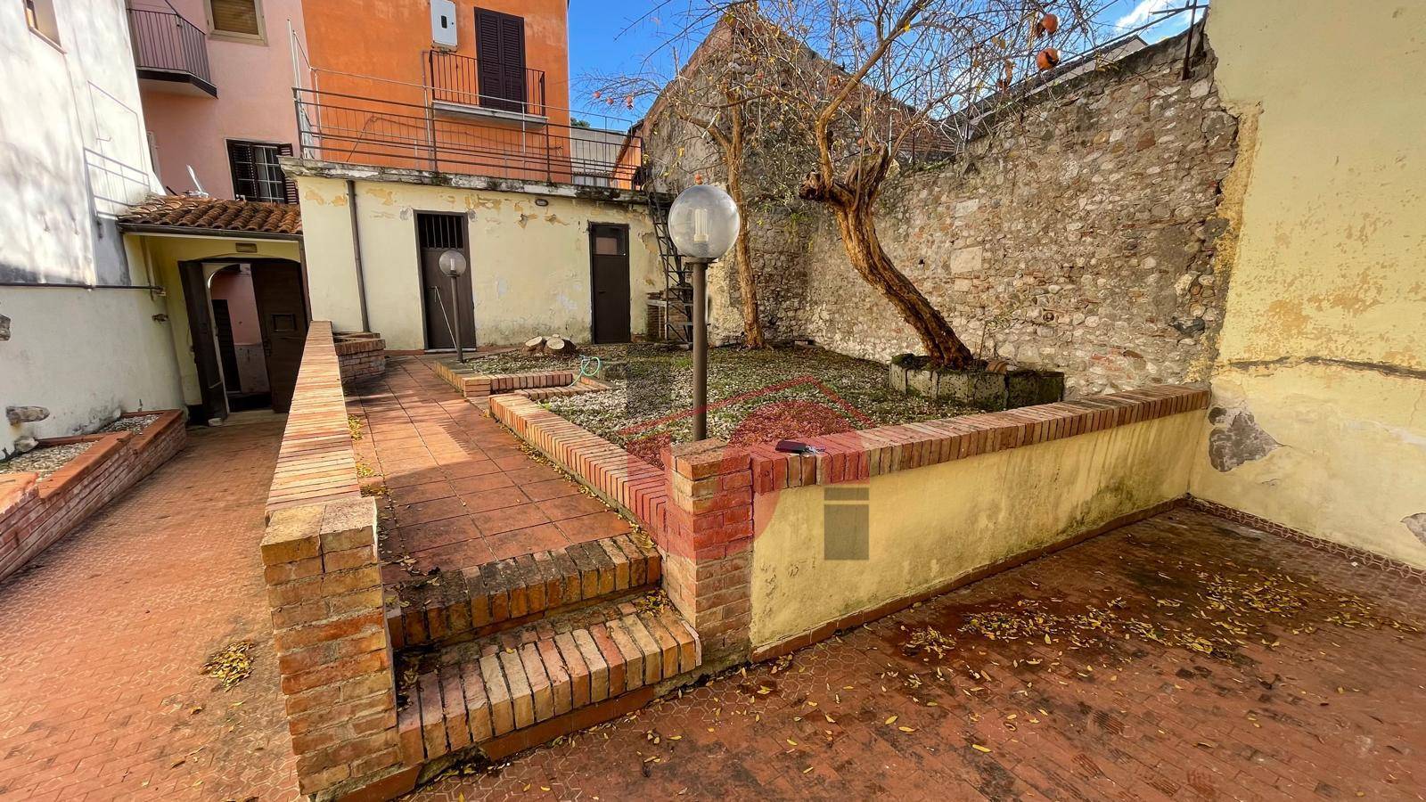 SEMINDIPENDENTE in vendita a Benevento, CENTRO STORICO