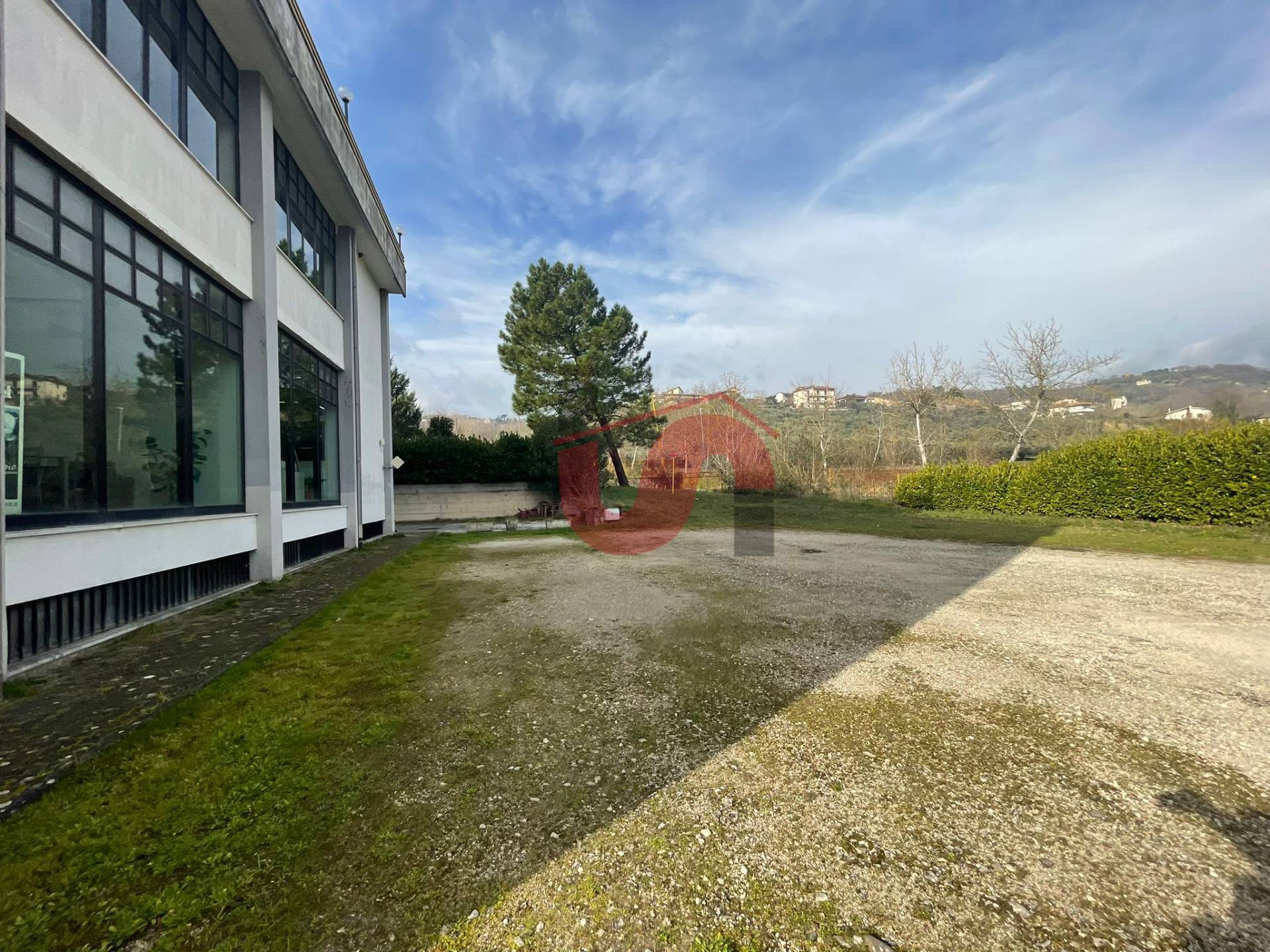 Locale commerciale in vendita a Benevento, CONTRADE