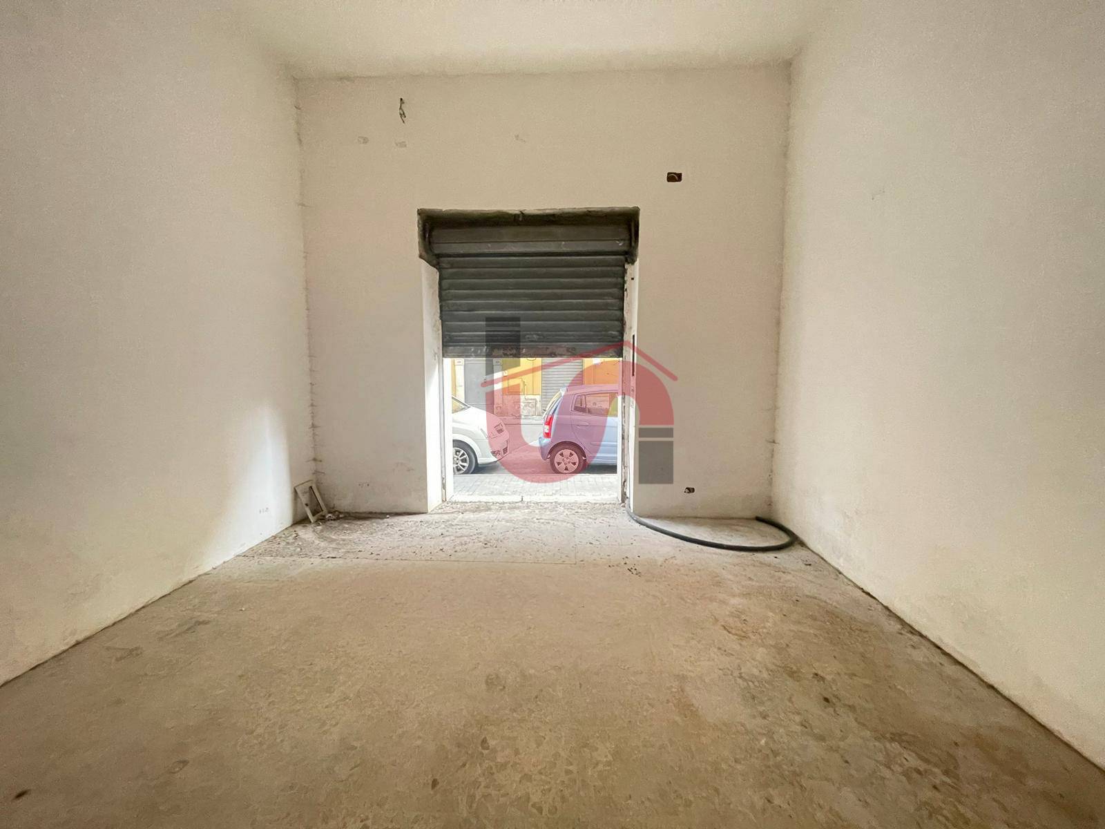 Locale commerciale in affitto a Benevento, Centro