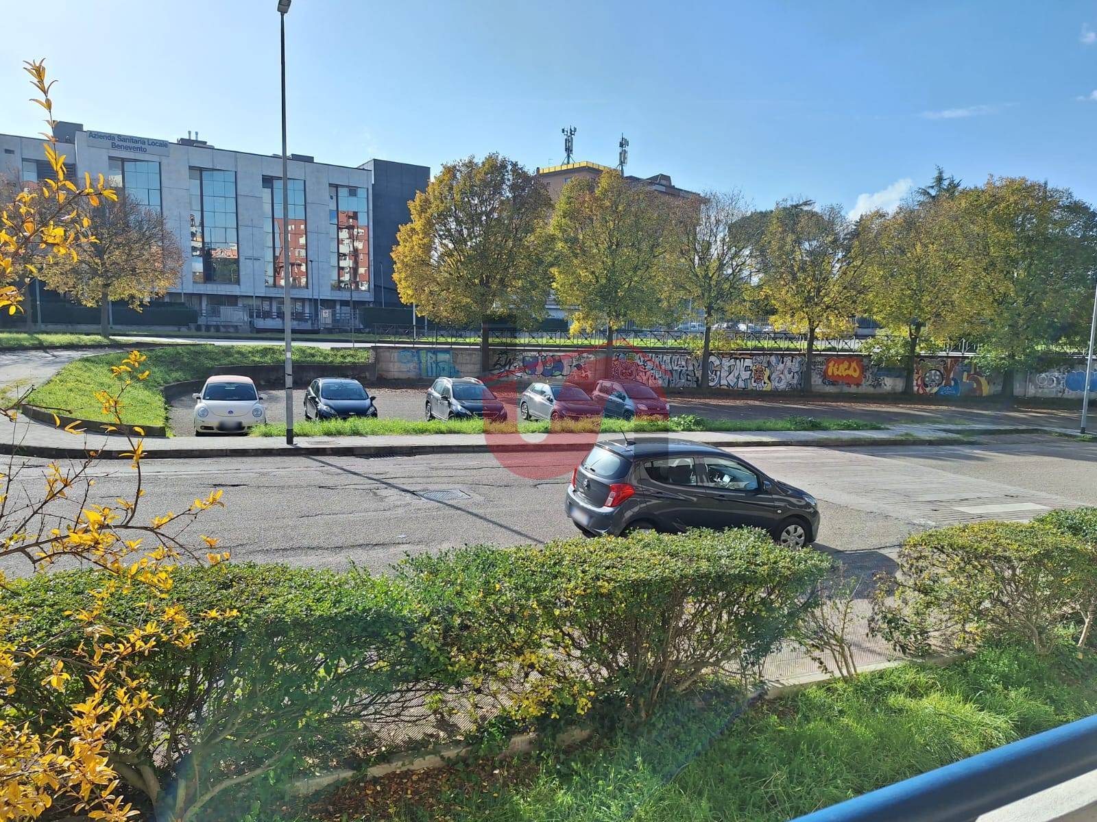 Locale commerciale in affitto a Benevento, CRETAROSSA