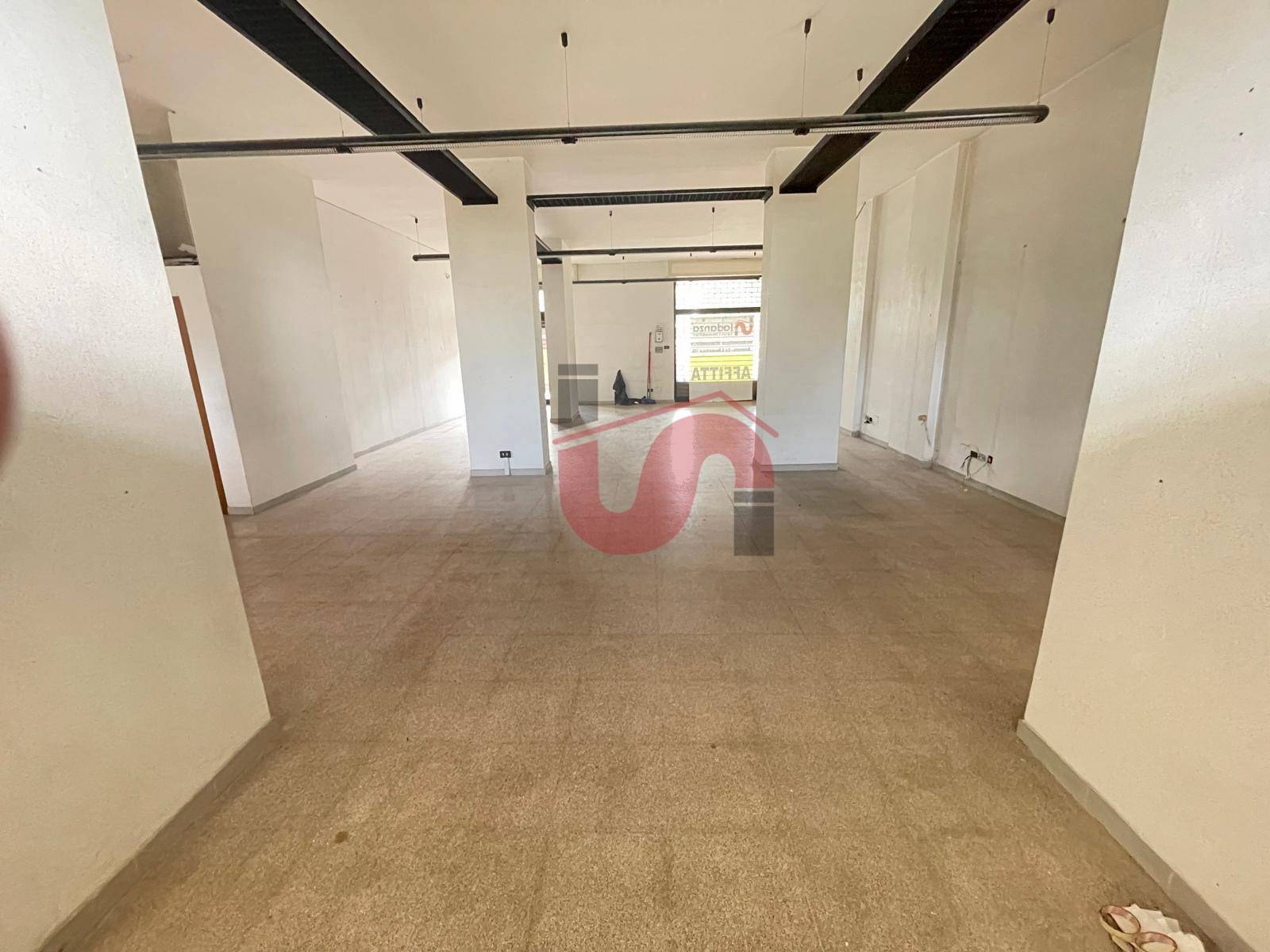 Locale commerciale in affitto a Benevento, CRETAROSSA