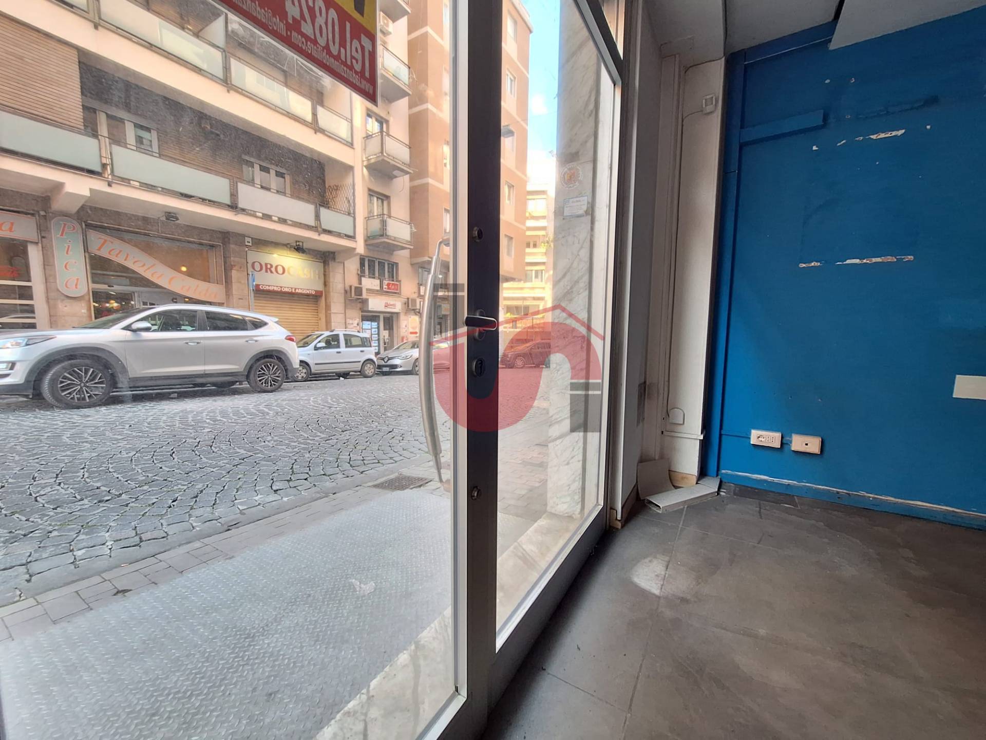 Locale commerciale in vendita a Benevento, CENTRO STORICO