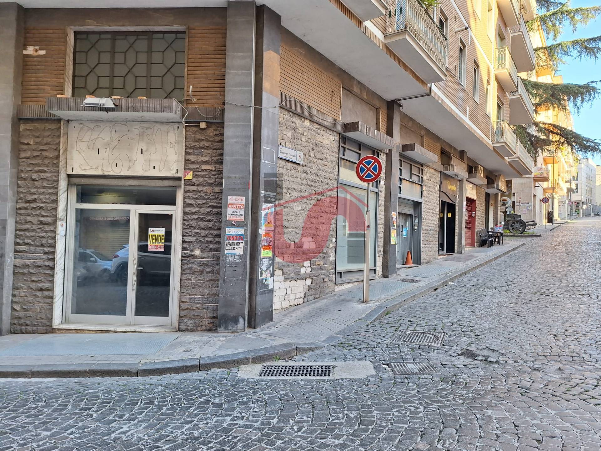 Locale commerciale in vendita a Benevento, CENTRO STORICO