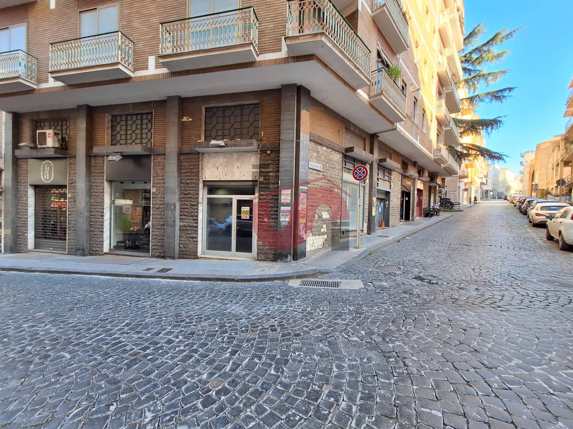 Locale commerciale in vendita a Benevento, CENTRO STORICO