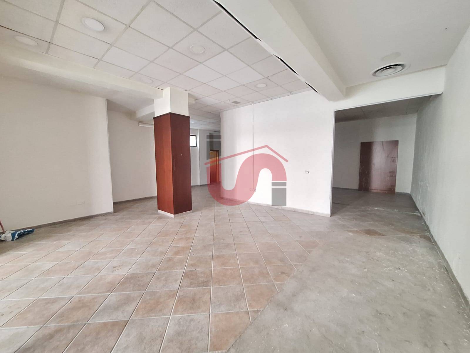 Locale commerciale in affitto a Benevento, Mellusi/Atlantici