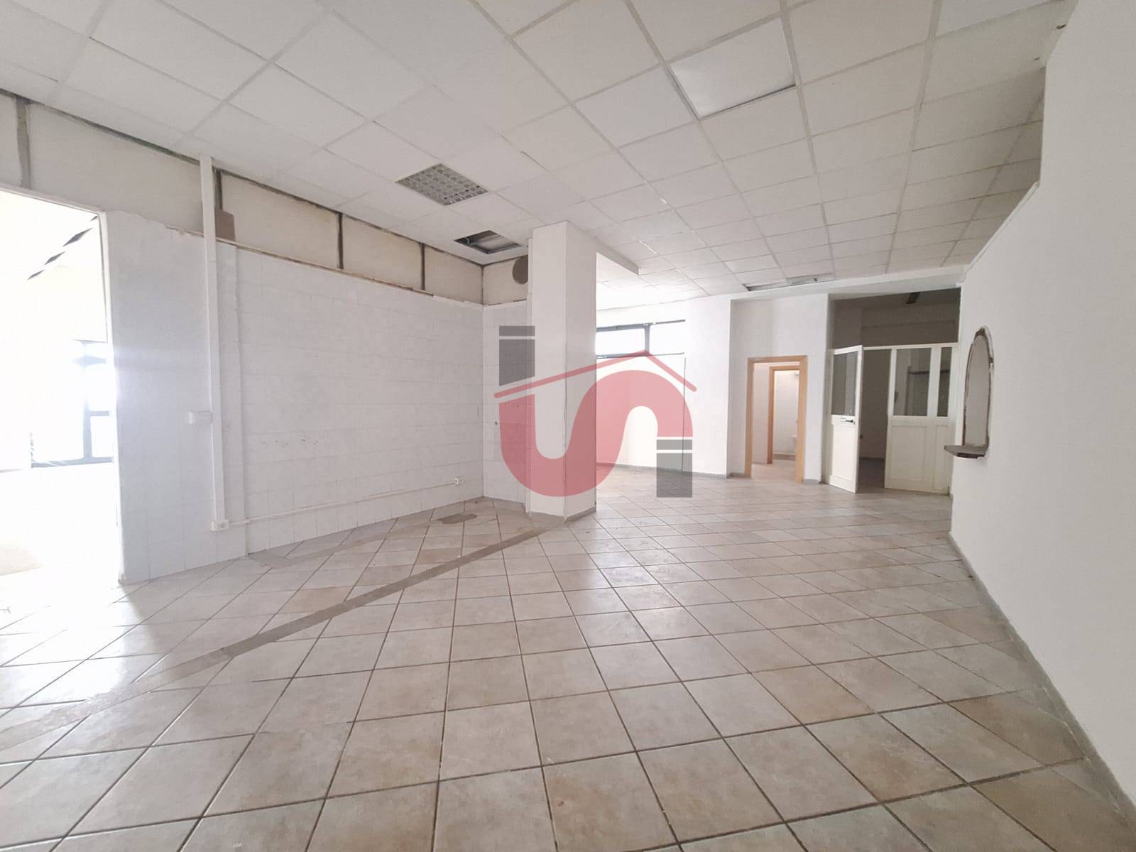 Locale commerciale in affitto a Benevento, Mellusi/Atlantici