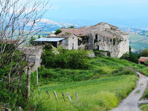 INTERO STABILE in vendita a Pago Veiano