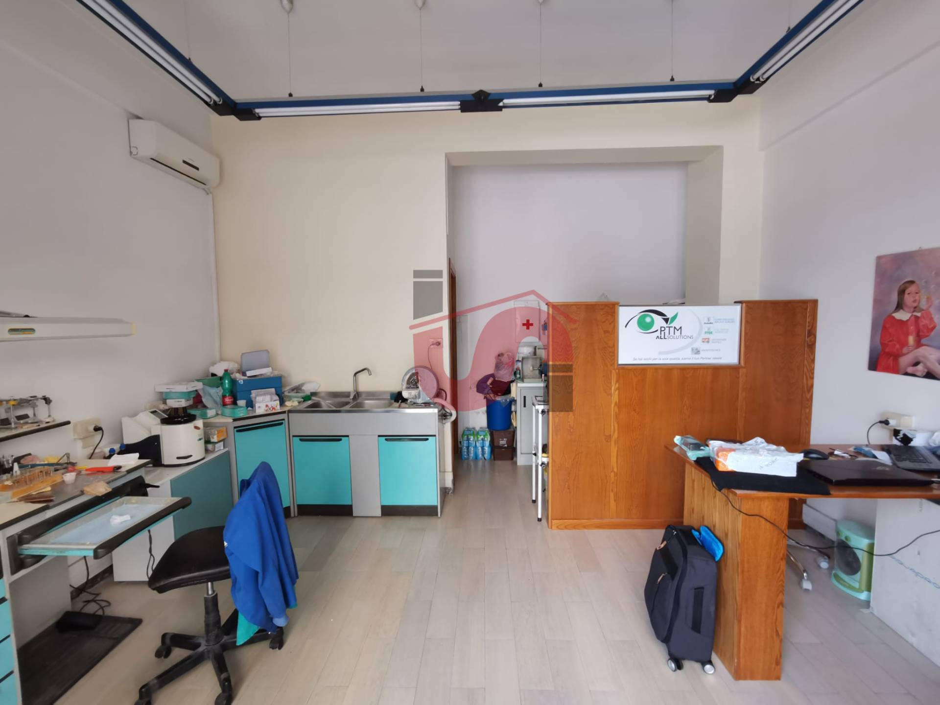 Locale commerciale in vendita a Benevento, Mellusi