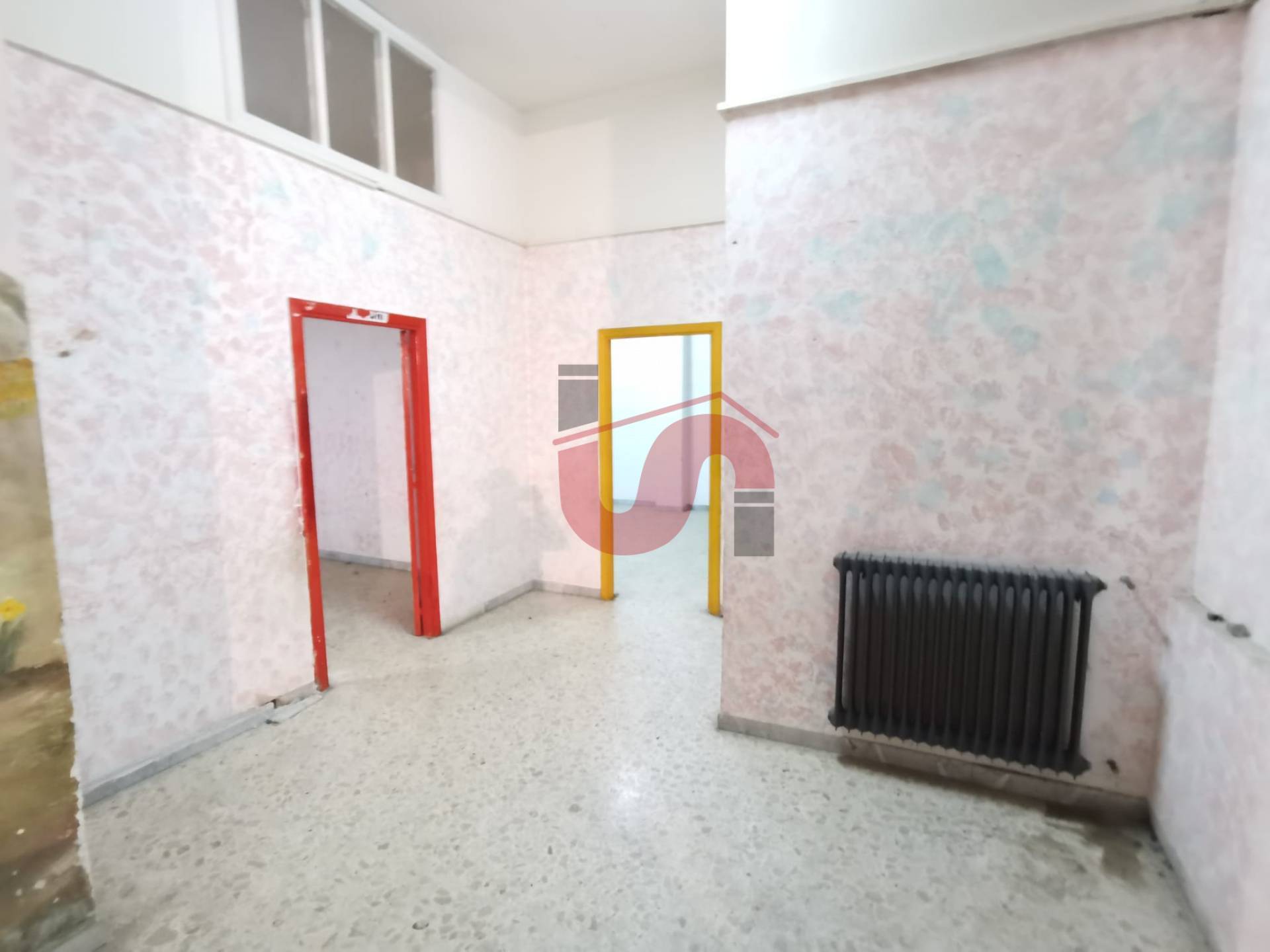 Locale commerciale in vendita a Benevento, Mellusi