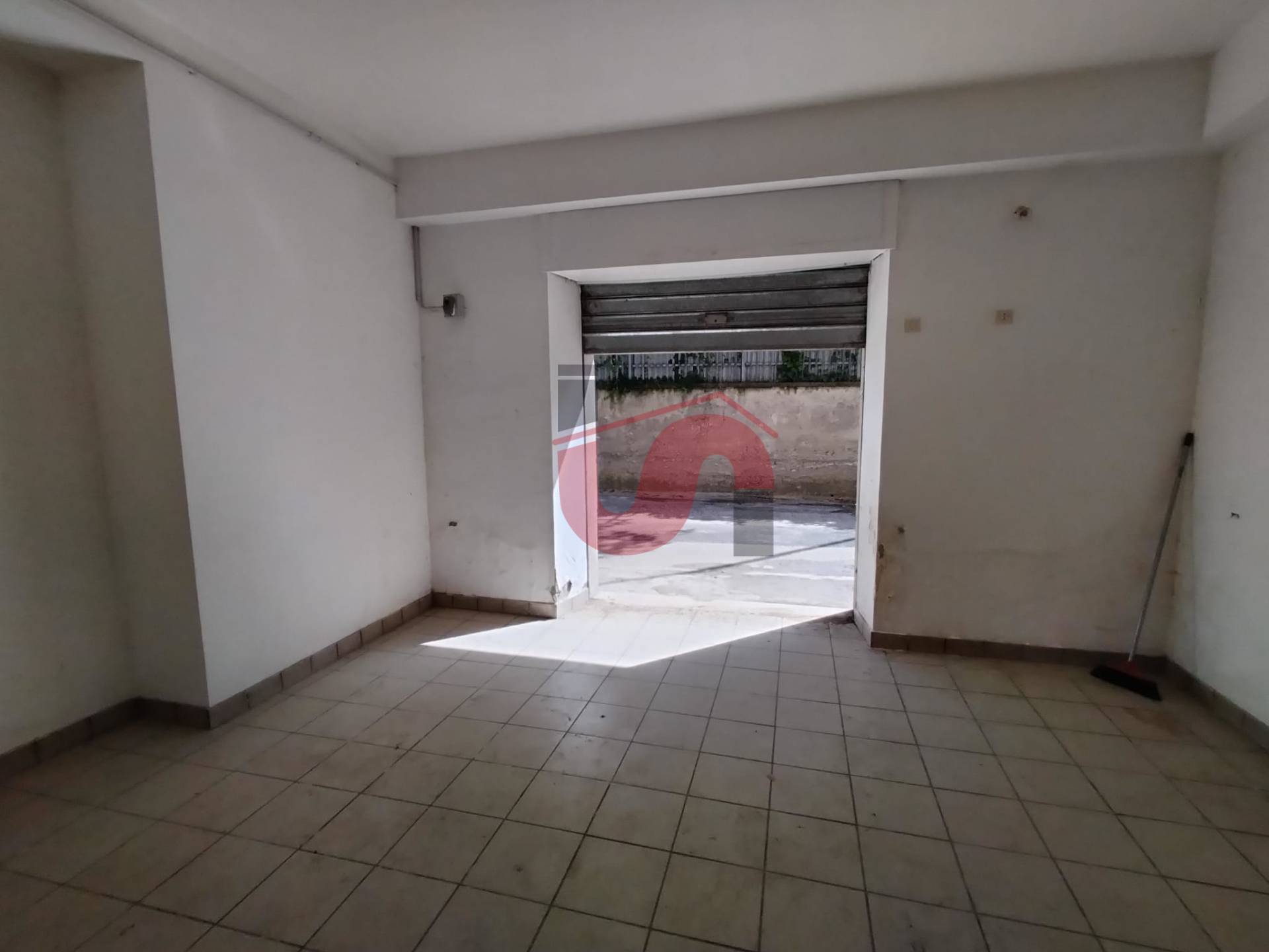 Locale Artigianale/Deposito in vendita a Benevento, CENTRO STORICO