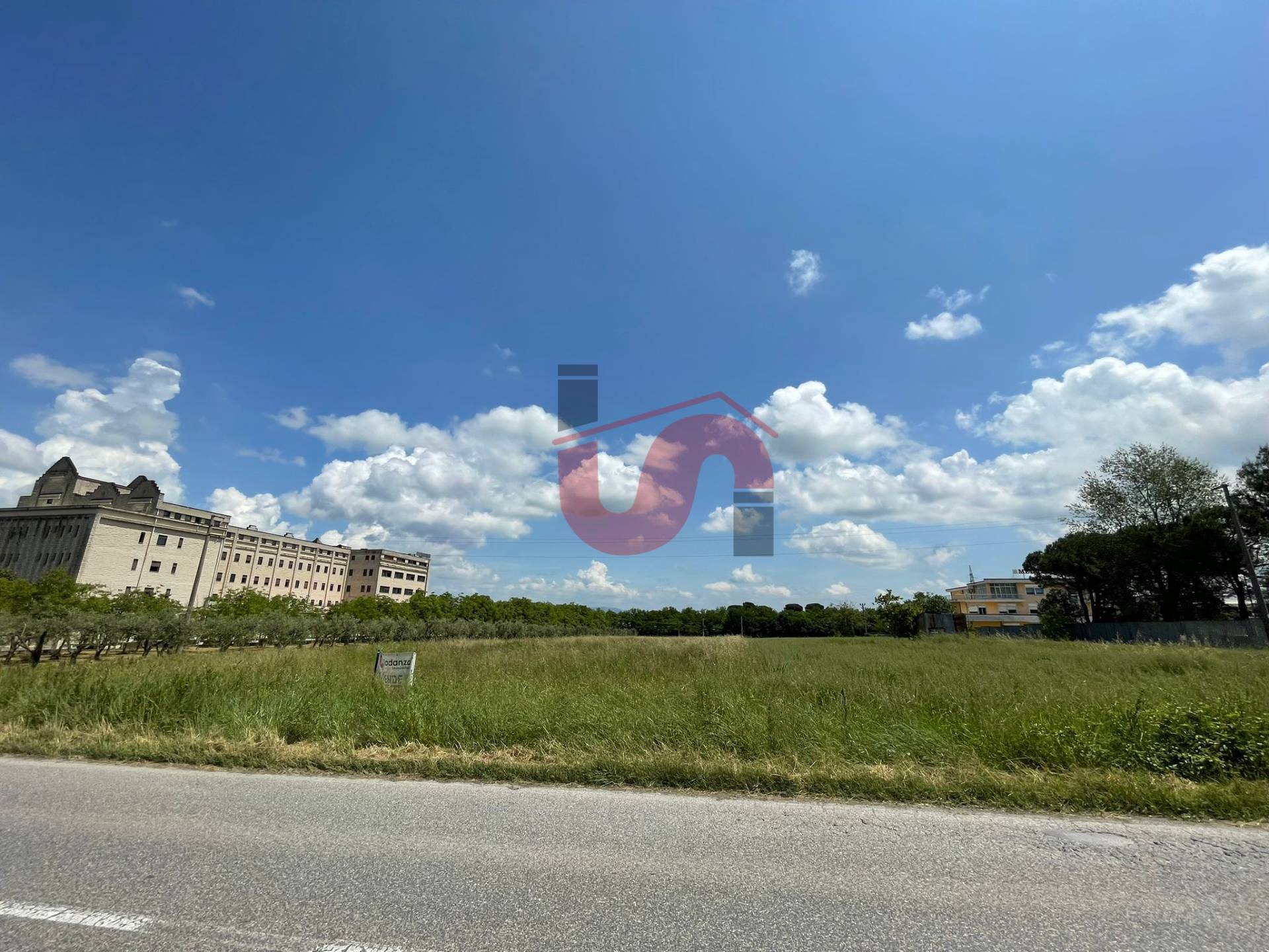 TERRENO INDUSTRIALE/COMMERCIALE in vendita a Benevento, CONTRADE