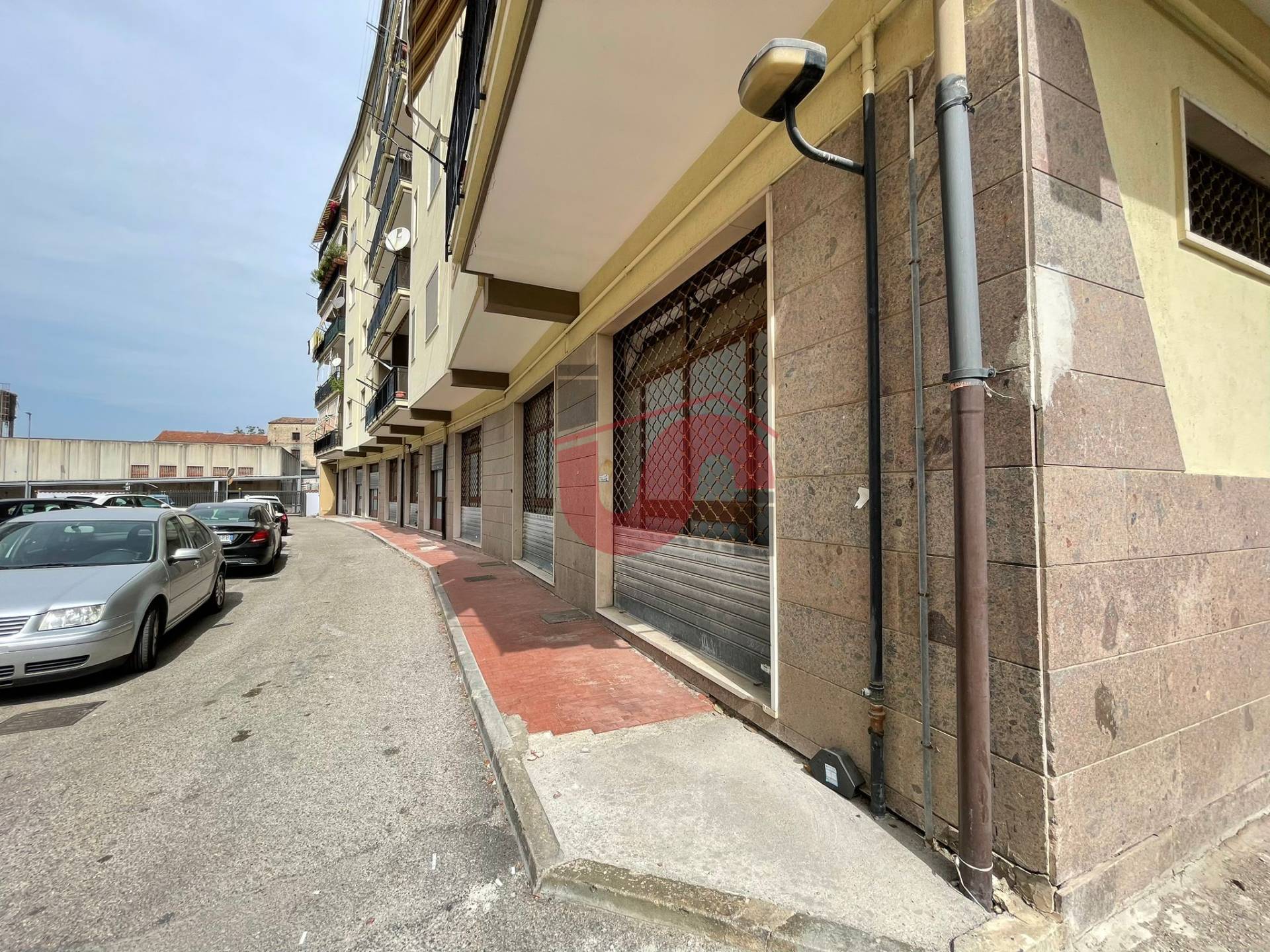 LOCALE PLURIUSO in vendita a Benevento, Ferrovia