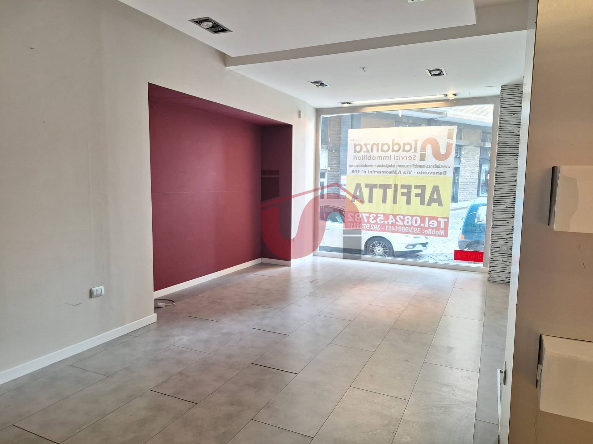 Locale commerciale in affitto a Benevento, CENTRO STORICO