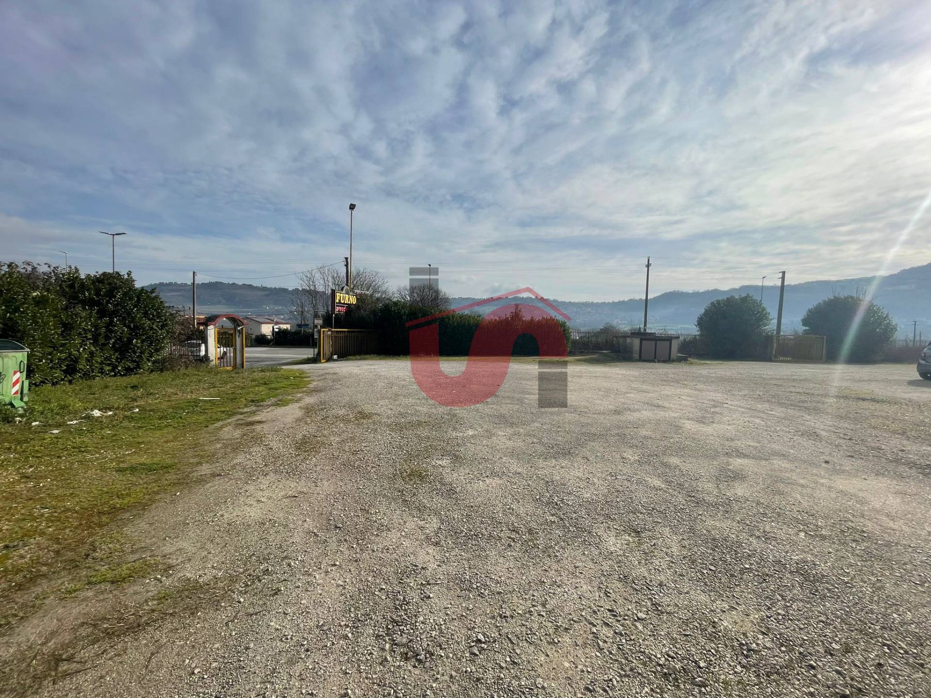 Locale commerciale in vendita a Benevento, CONTRADE