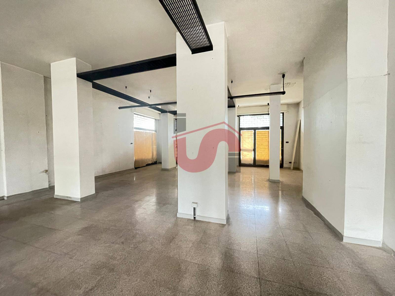 Locale commerciale in affitto a Benevento, CRETAROSSA