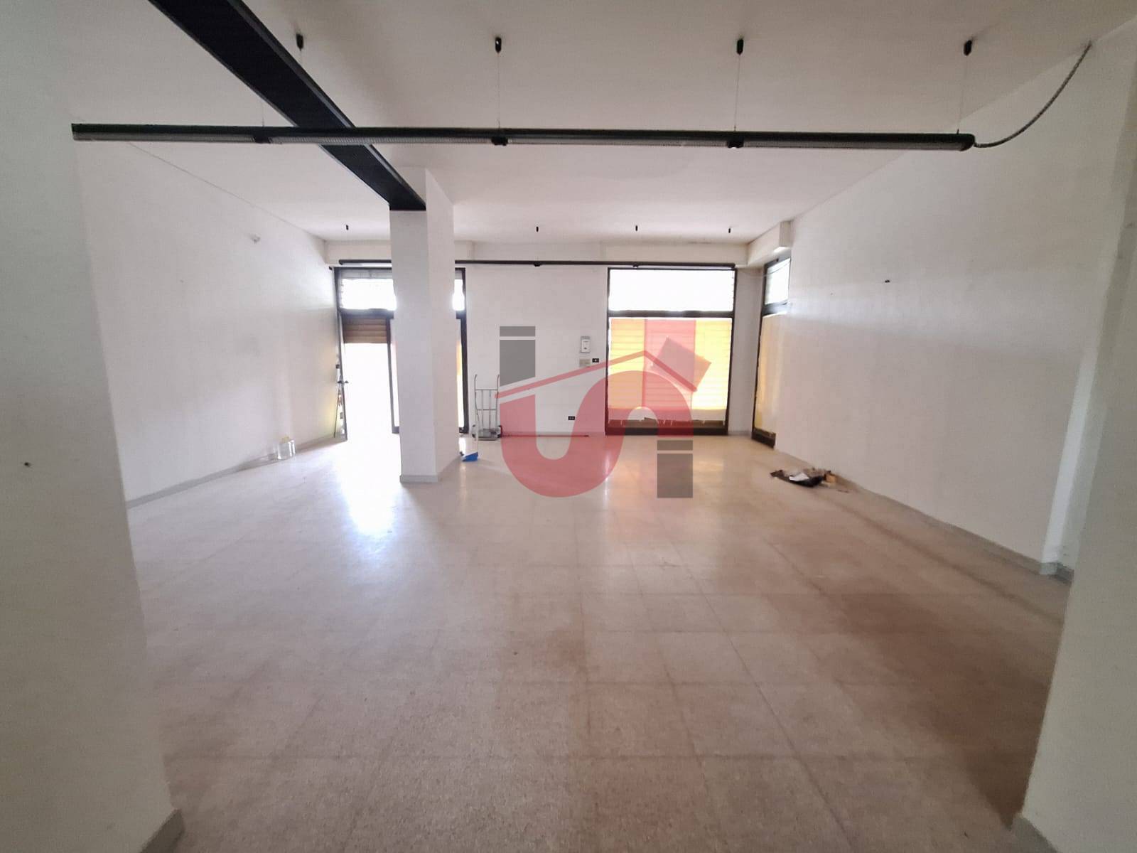 Locale commerciale in affitto a Benevento, CRETAROSSA