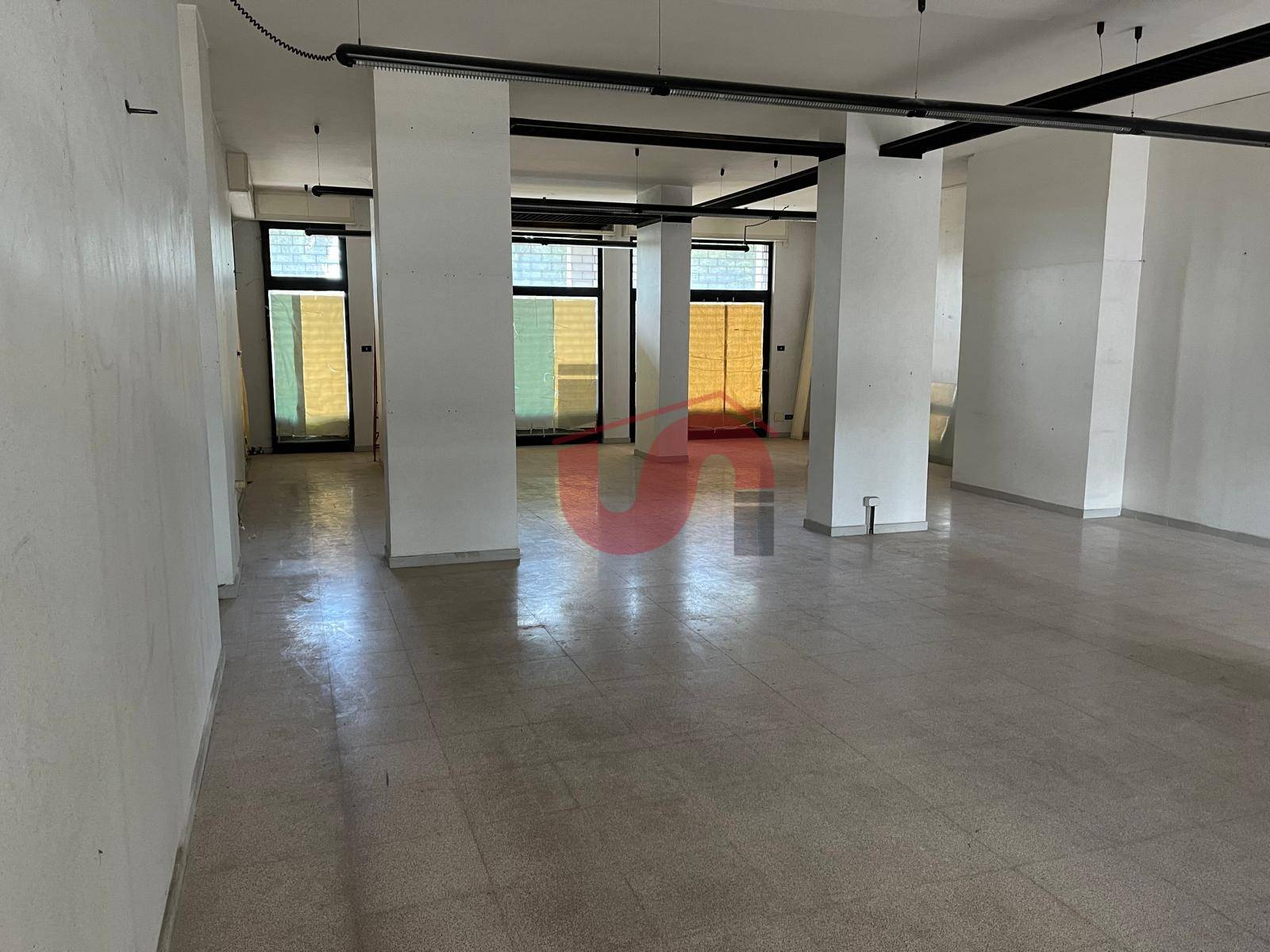 Locale commerciale in affitto a Benevento, CRETAROSSA