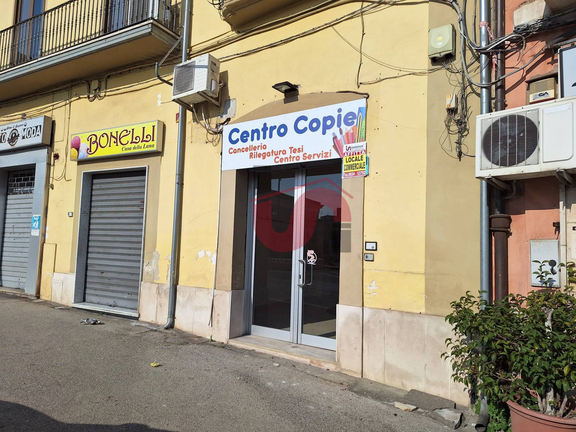 Locale commerciale in affitto a Benevento, CENTRO STORICO