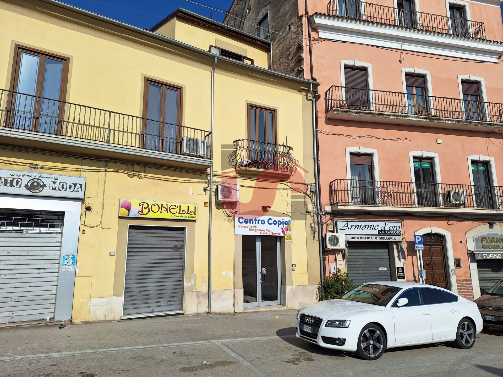 Locale commerciale in affitto a Benevento, CENTRO STORICO