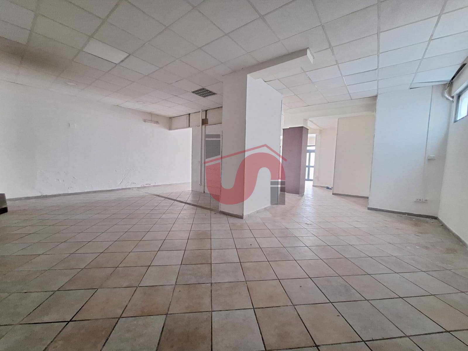 Locale commerciale in affitto a Benevento, Mellusi/Atlantici