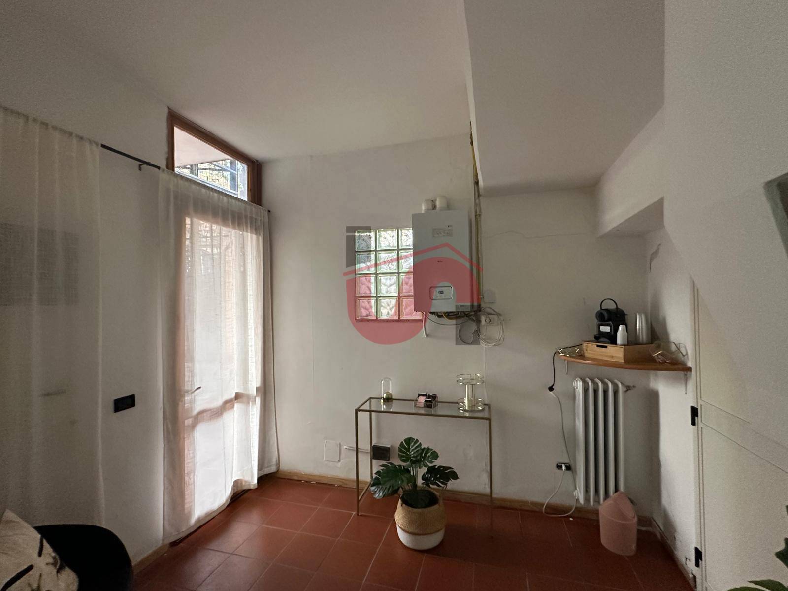 Locale commerciale in affitto a Benevento, Mellusi