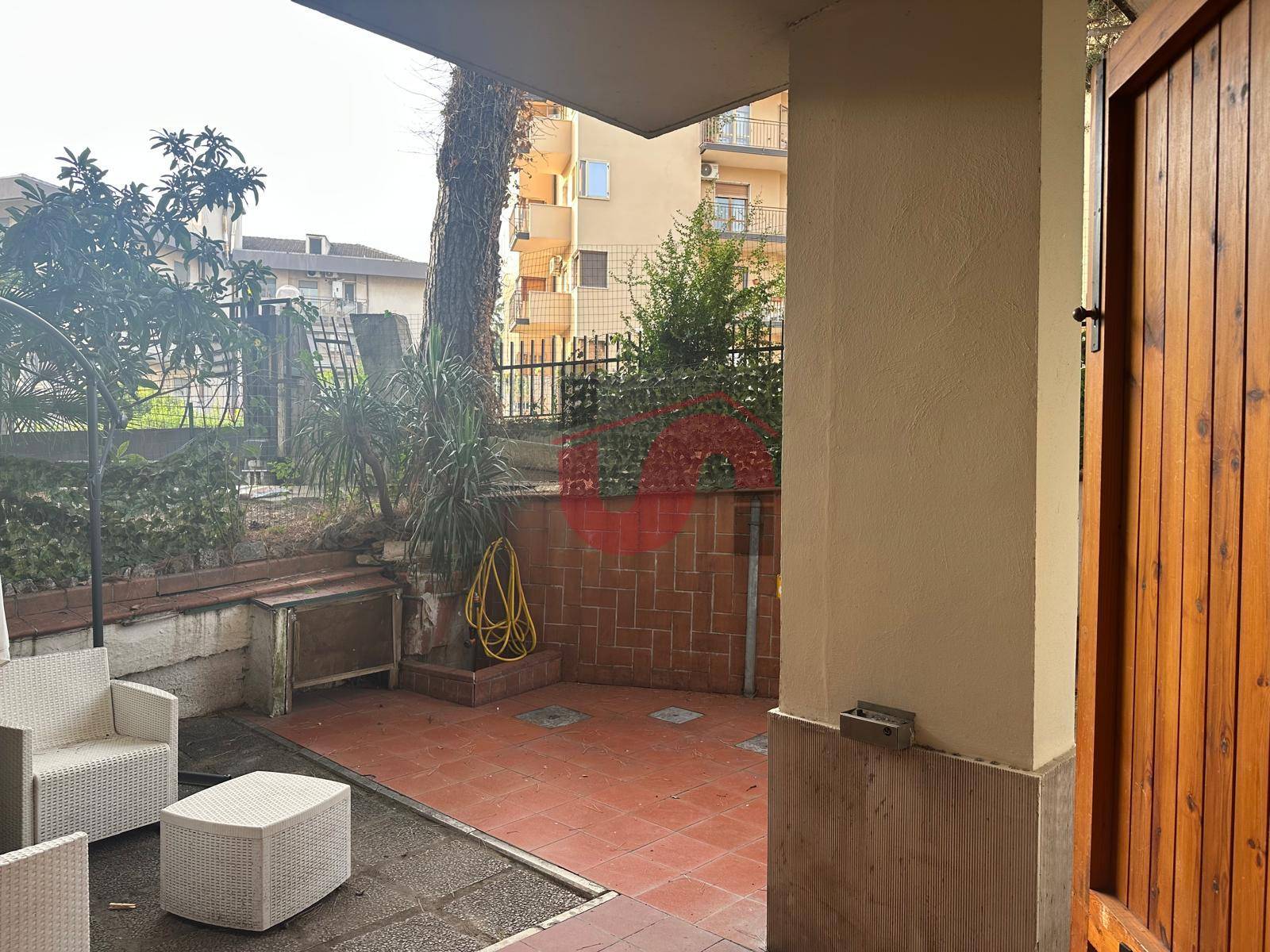 Locale commerciale in affitto a Benevento, Mellusi