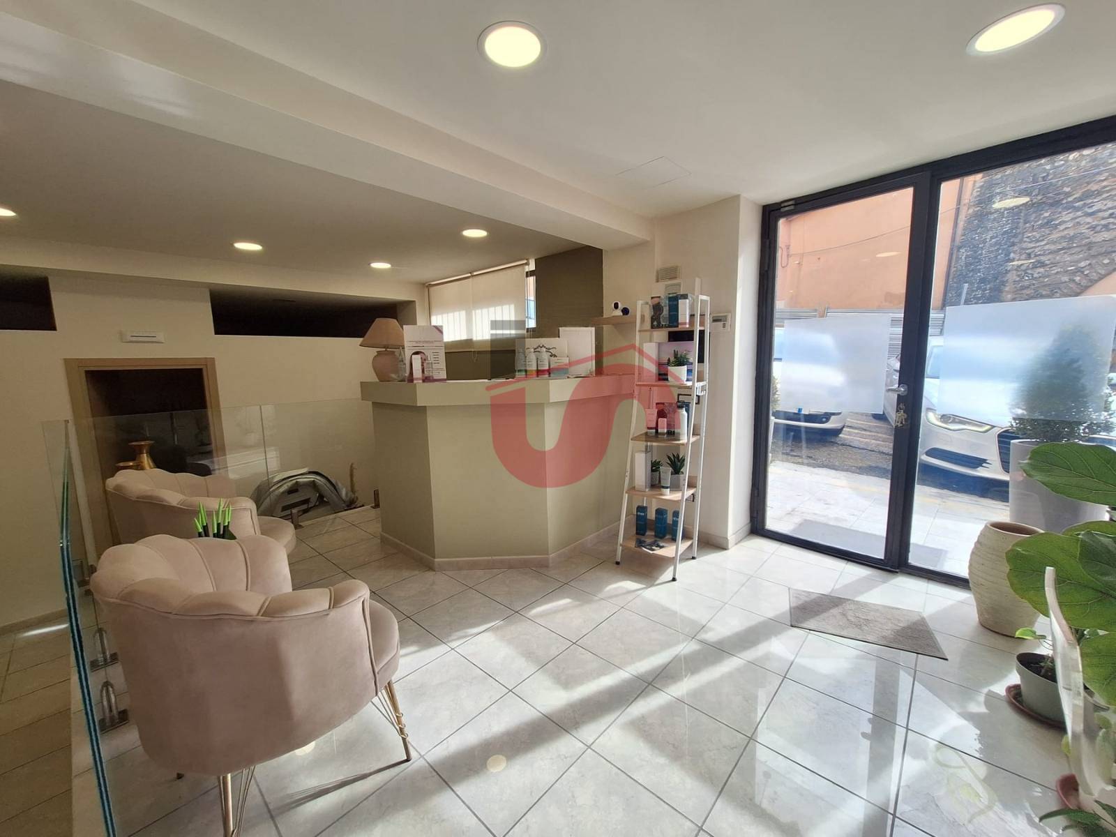 Locale commerciale in affitto a Benevento, CENTRO STORICO