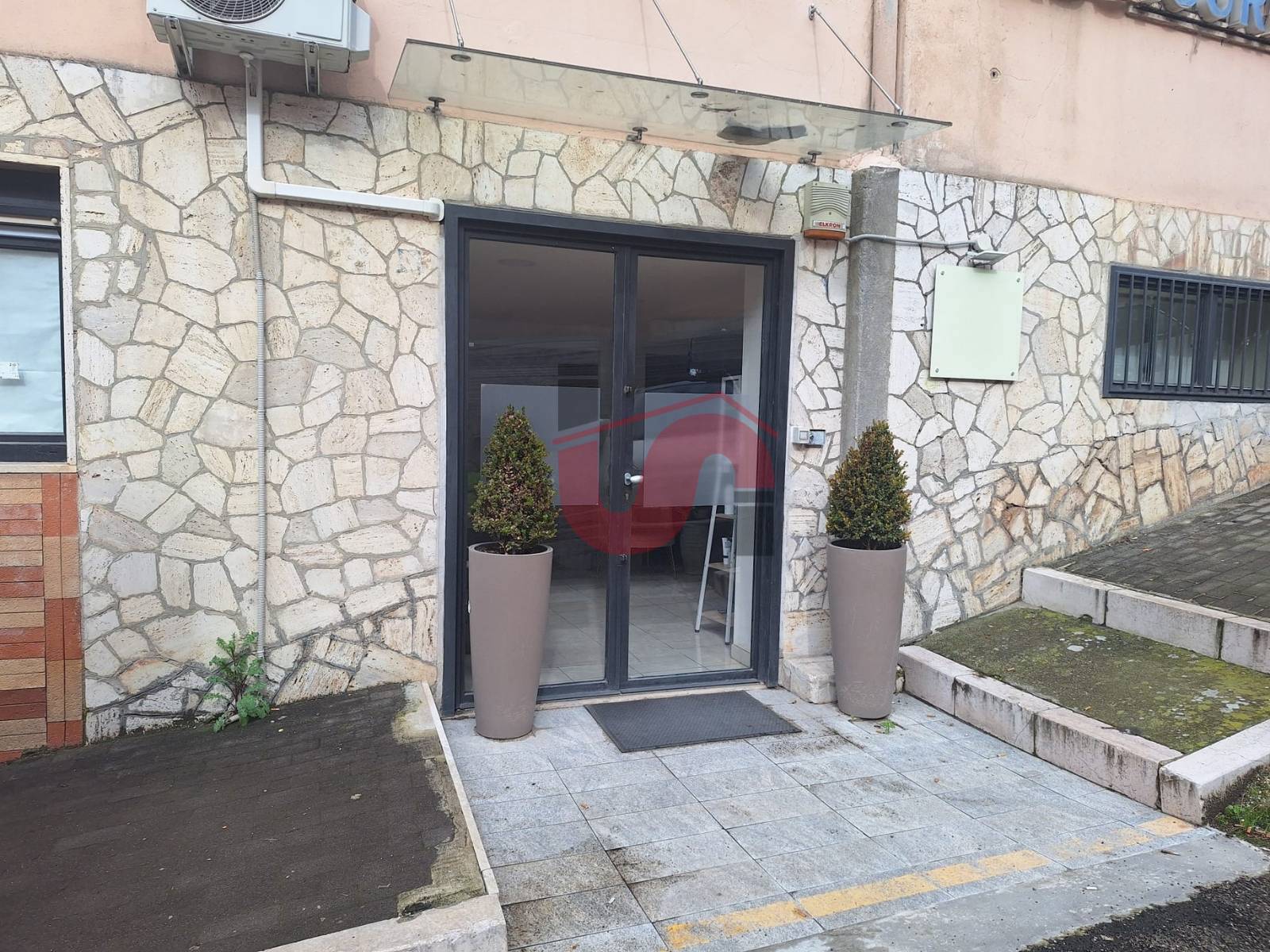 Locale commerciale in affitto a Benevento, CENTRO STORICO