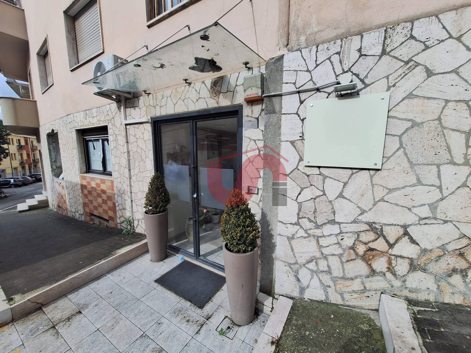 Locale commerciale in affitto a Benevento, CENTRO STORICO