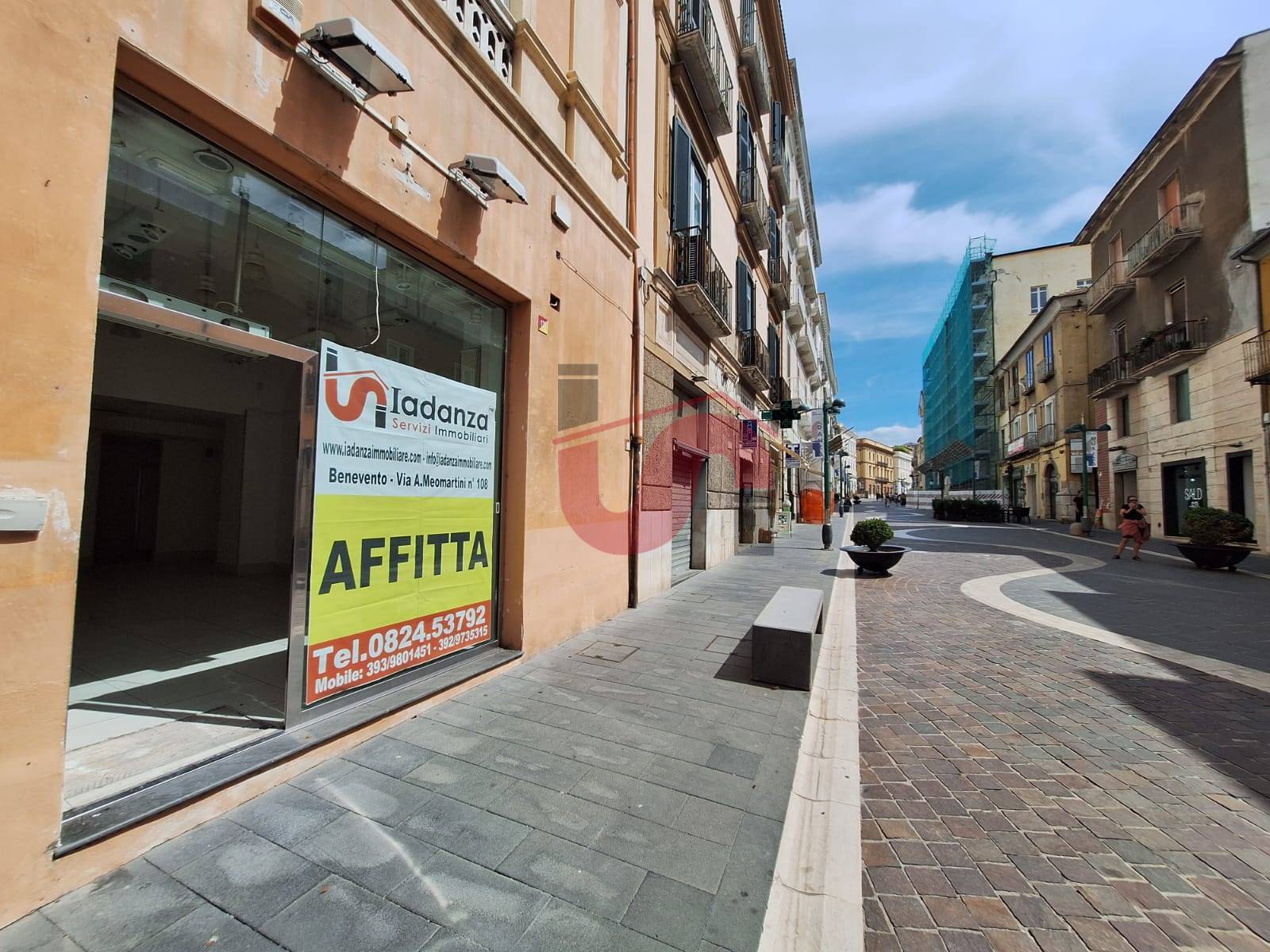 Locale commerciale in affitto a Benevento, CENTRO STORICO
