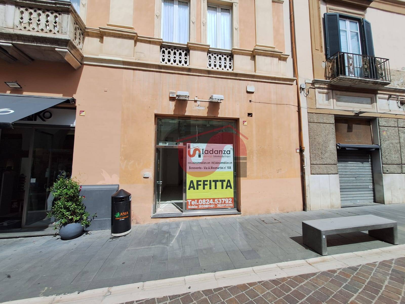 Locale commerciale in affitto a Benevento, CENTRO STORICO