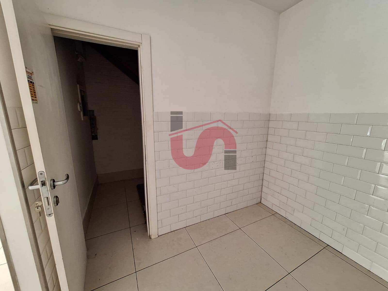 Locale commerciale in affitto a Benevento, CENTRO STORICO