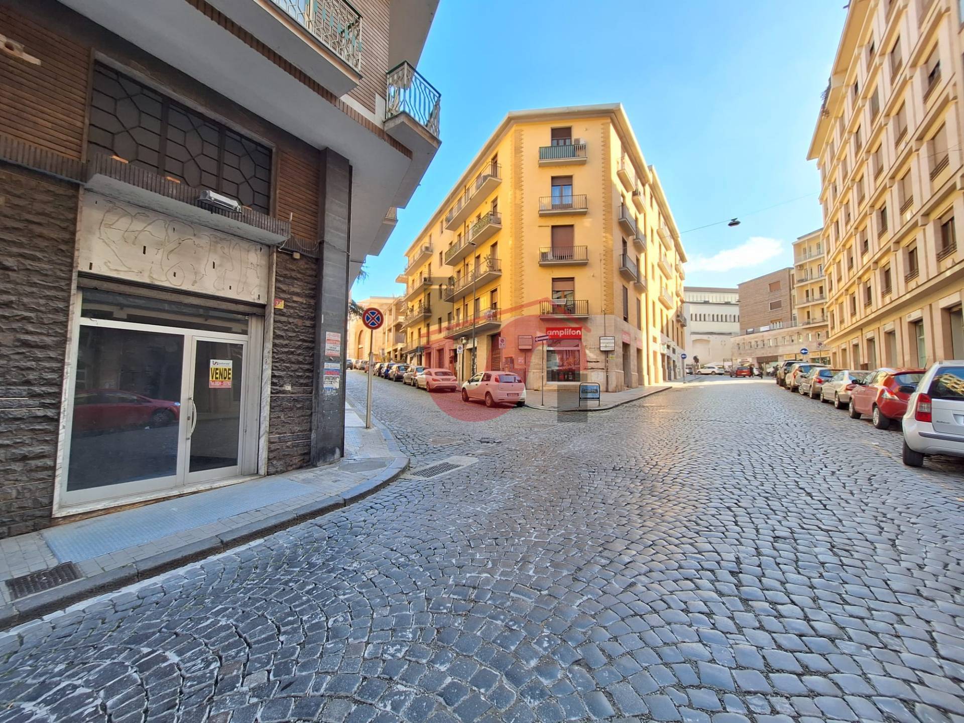 Locale commerciale in affitto a Benevento, CENTRO STORICO